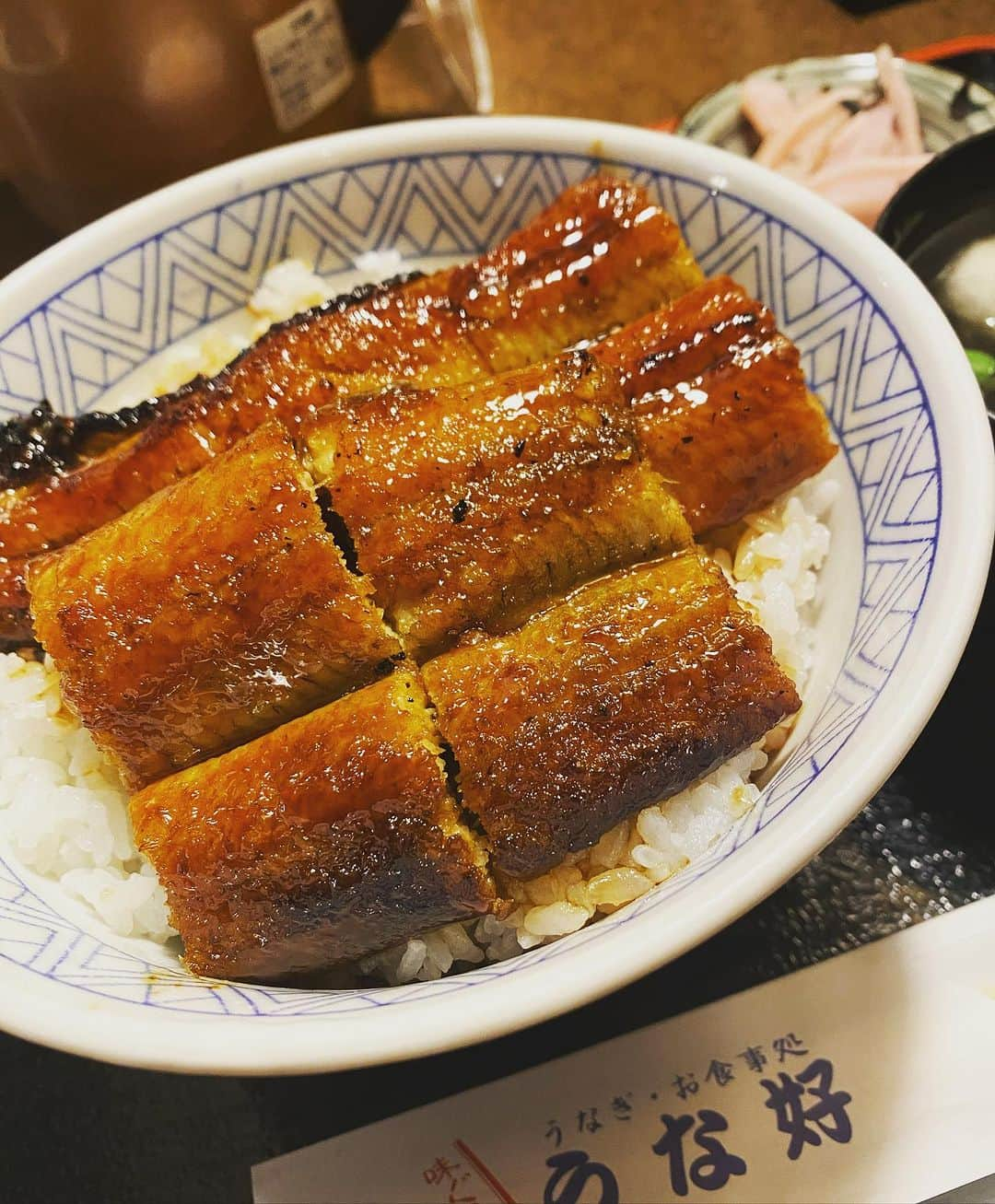 日比野玲のインスタグラム：「夏は鰻や〜！ やっぱ直火焼きが好き！  #八百津うな好 #鰻丼  #夏の雲 #雲を見る #感謝感謝  #あるね」