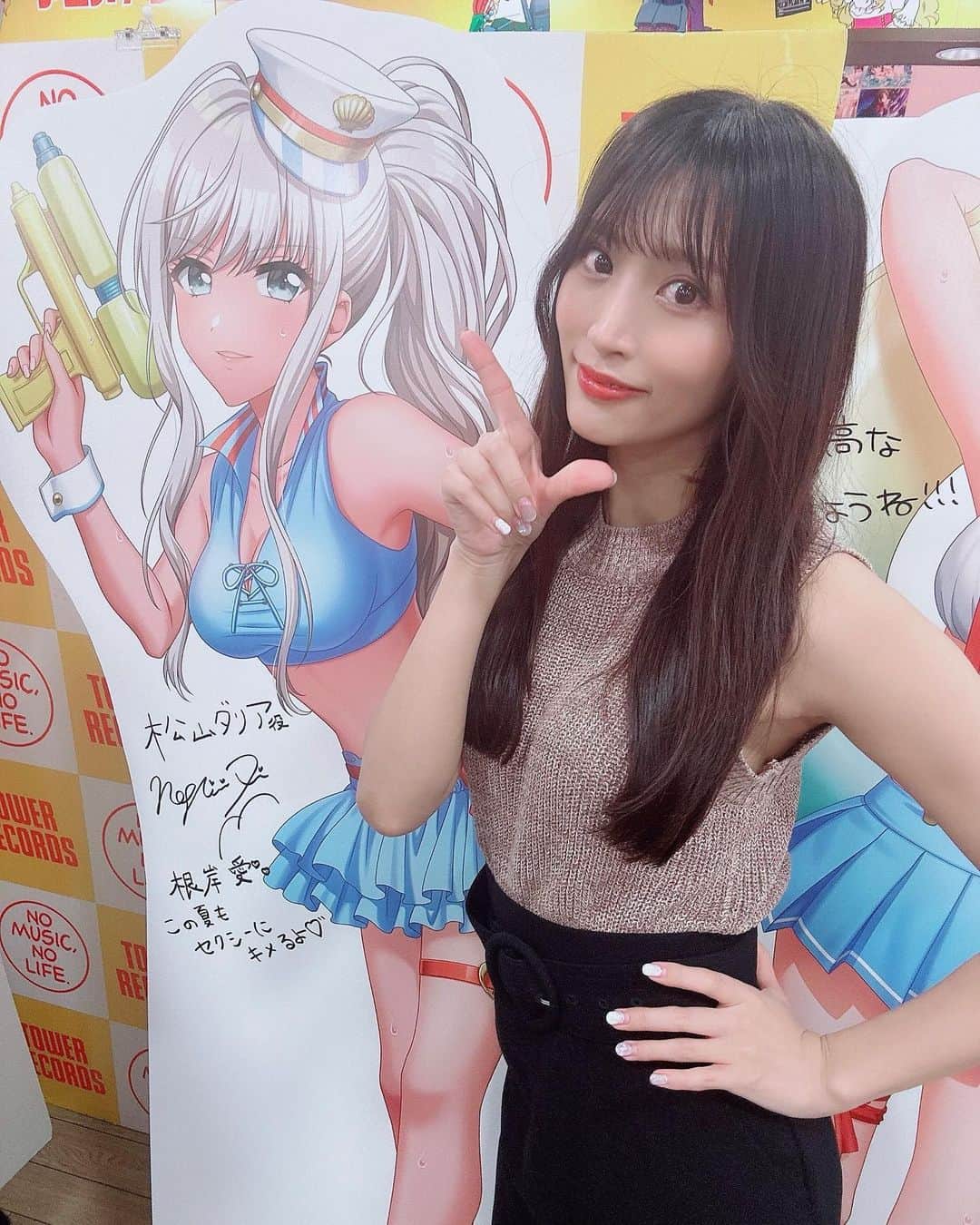 根岸愛のインスタグラム：「🔫💛🔫 . マリンダリアちゃんどない？☺️💕 「D4DJ Groovy Mix POP UP SHOP in TOWER RECORDS」 7/18～30日迄 タワレコ東名阪福4店舗で開催中💛 #D4DJ #Merm4id #松山ダリア #タワーレコード #タワレコ #タワレココラボ」