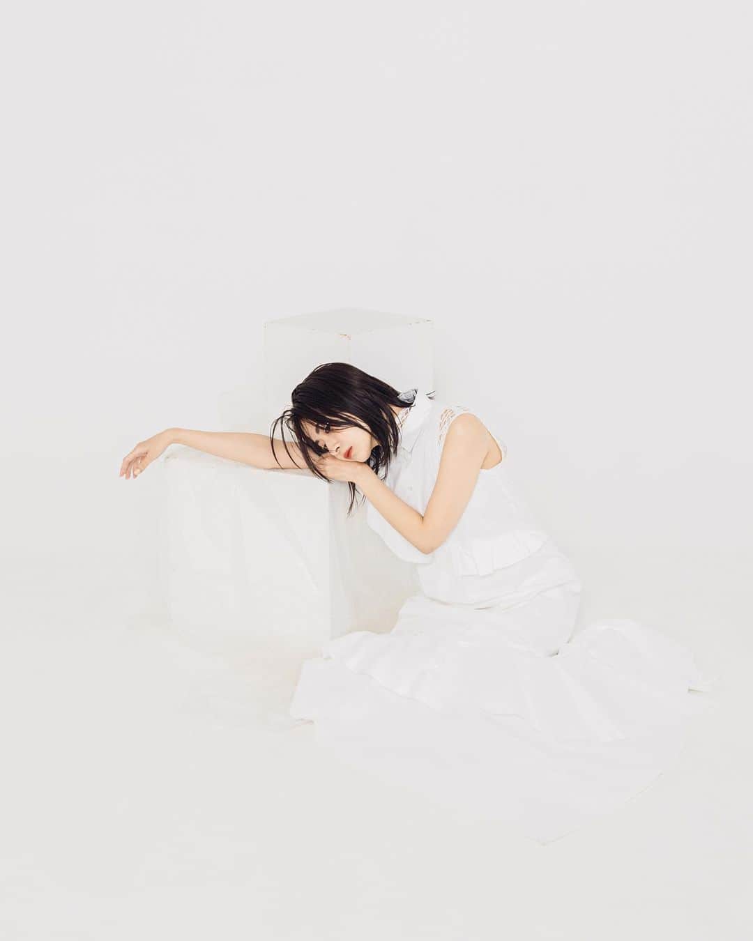 鈴木康代のインスタグラム：「溶けているようで、なんとなく形があって🧊🐻‍❄️」