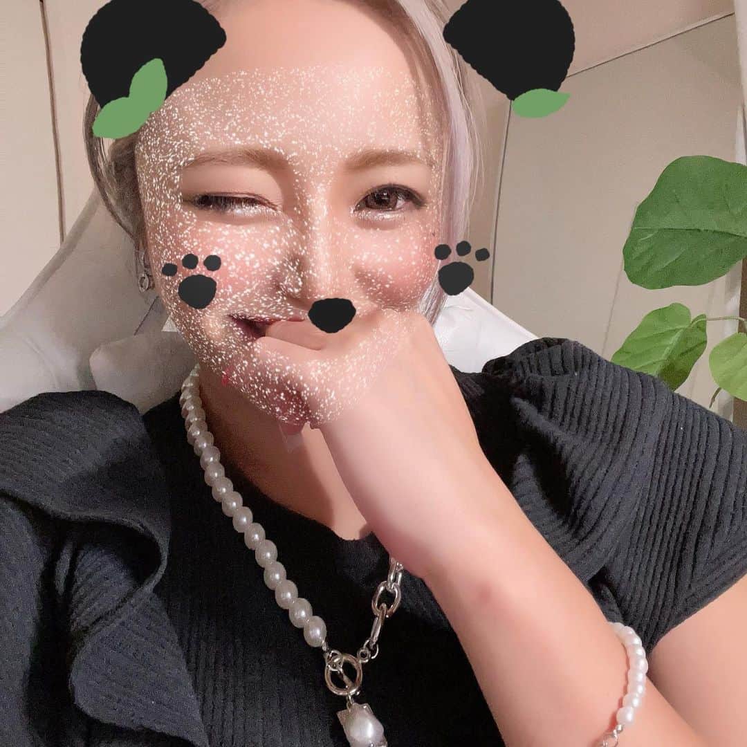 MII MAMAのインスタグラム：「. . . 🐼🐱♥️! ------------------------------------------ 🔎White Style mi mama 良かったらチャンネル登録お願いします🙇🏽‍♀️ #YouTube#ユーチューバー#主婦ユーチューバー#MIIMAMA#チャンネル登録お願いします#2児ママ#年子ママ#ギャルママ#ぎゃるまま#アラサーママ#アラサー#30代#30代ママ#ホワイトインテリア#モノトーンインテリア#シンプルな暮らし#収納#ホワイト収納#イチナナ#イチナナライバー#専属ライバー#主婦ライバー#17LIVE#主婦YouTuber#ママYouTuber#ママライバー#幼稚園ママ#小学生ママ」