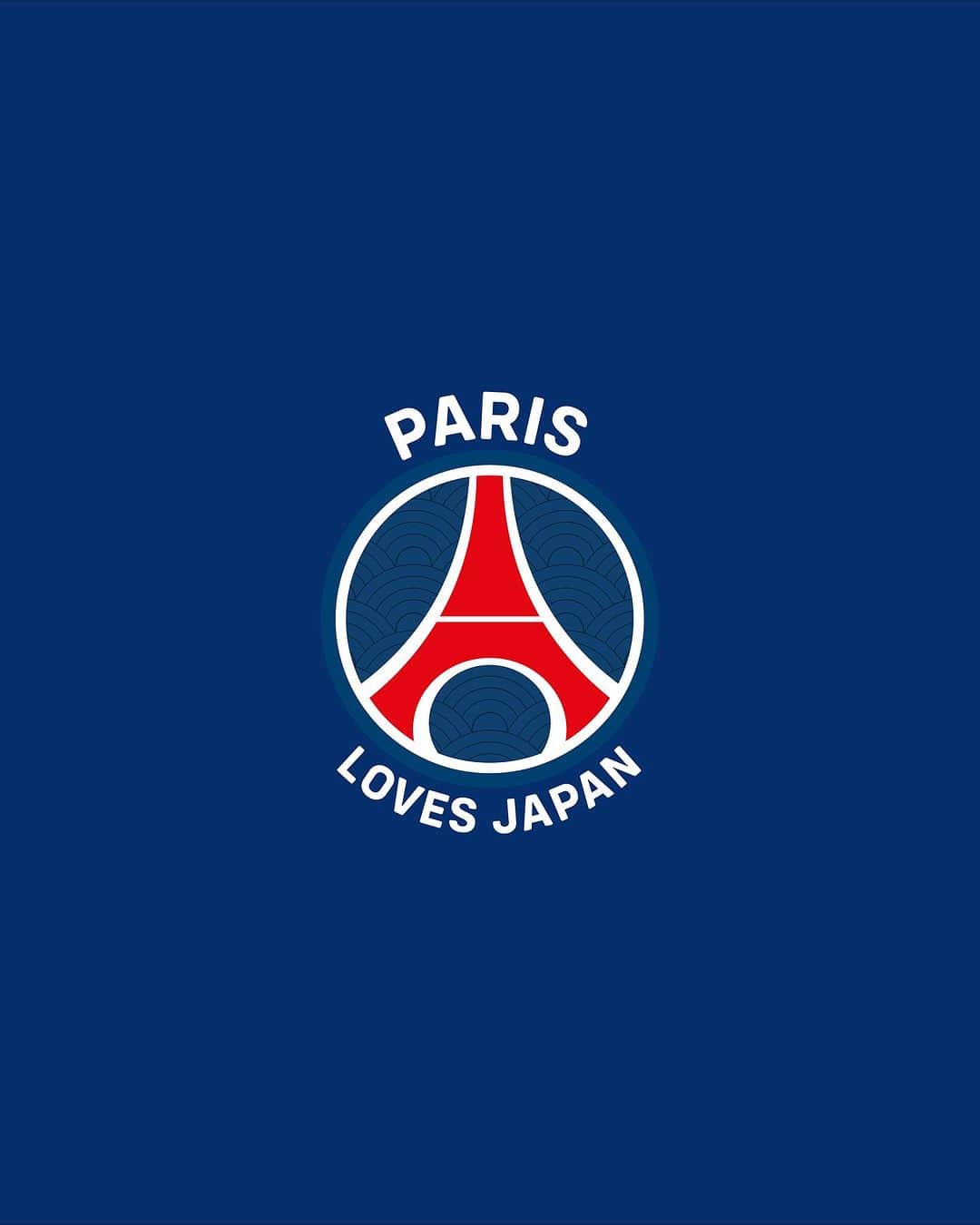 EDIFICEさんのインスタグラム写真 - (EDIFICEInstagram)「. ⁡ POGGY × PARIS SAINT-GERMAIN 1st COLLECTION ⁡ ⁡ 熱狂のうちに幕を閉じたJAPAN TOUR 2022を経て、今年のJAPAN TOUR 2023を間近に控えたフランスが誇るサッカークラブ「PARIS SAINT-GERMAIN」。 ⁡ 数年来にわたり日本からアパレルの力で彼らをサポートする「PARIS SAINT-GERMAIN STORE TOKYO」では、今回のジャパンツアーに合わせて「PARIS LOVES JAPAN」をスローガンに様々なアイテムが発売される。 ⁡ 特に目玉となるのが、ファッションキュレーターとしてグローバルに活躍の幅を広げる小木 “POGGY”基史氏がディレクションを手がけたカプセルコレクションだ。本コレクションのテーマは「•-•」。 クラシックな物＝古き良き技術や伝統が、現代のプロダクトに繋がるようなイメージで、今と昔＝点と点が繋がって線になる、といった意味合いが込められている。 ⁡ 90年代のパリ・サン＝ジェルマンのユニフォーム等のデザインを元にアップデートしており襤褸（ボロ）を転写したゲームシャツや藍染めを施したブルゾン、刺子を使った羽織りなど、まさにジャパニーズトラディショナルを現代に落とし込んだコレクションになっている。 ⁡ @poggytheman  ⁡ ⁡ PSG PLJ REVERSIBLE TAISHO JACKET ¥44,000 PSG PLJ KEMARI ALOHA SHIRT ¥19,800 ⁡ ⁡ 2023年7月24日 13時30分より販売スタート ⁡ オンラインストア販売開始日 7月24日 15：00 - ※9月発売分を除く ⁡ ■販売店舗 PSG HOUSE 大阪 〒530-0005 大阪市北区中之島4-3-1 大阪中之島美術館 内 ⁡ PARIS LOVES JAPAN 表参道 〒150-0001 東京都渋谷区神宮前4-26-14 ⁡ PARIS SAINT-GERMAIN STORE TOKYO 全店 ⁡ EDIFICE 難波店、EDIFICE 新宿店 ⁡ ⁡ ⁡ #psg #psg_tokyo #poggy #パリサンジェルマン #edifice #2023ss」7月22日 15時31分 - edifice.jp