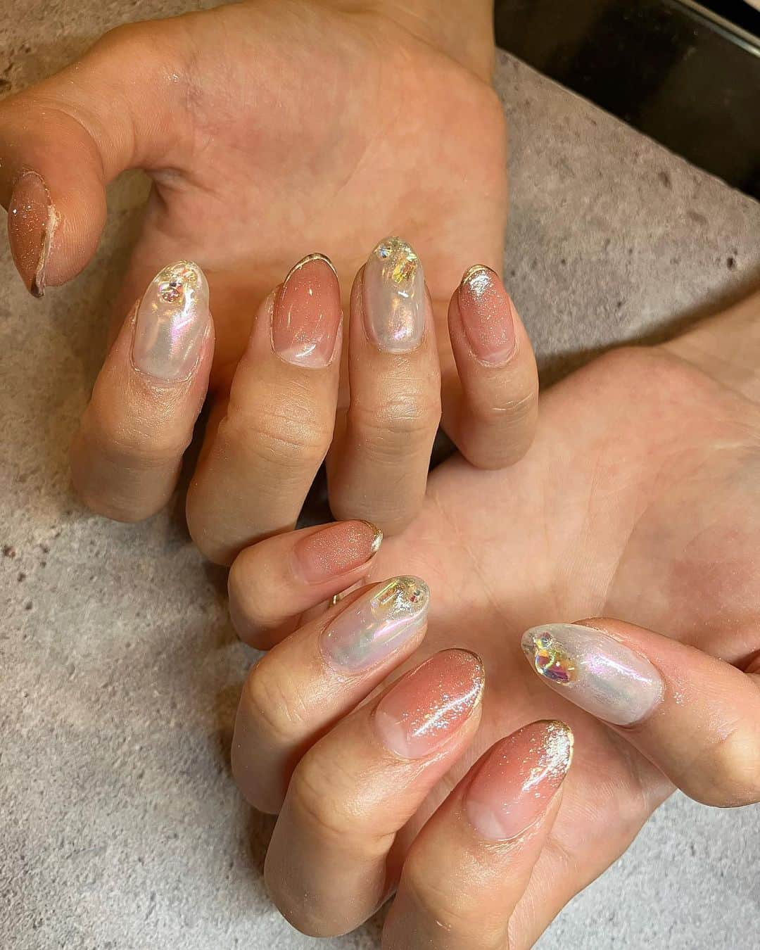 高橋美海さんのインスタグラム写真 - (高橋美海Instagram)「⁡ ⁡ ⁡ ⁡ ♡new nail♡ ネイルはシンプルが好きです💅 ⁡ オーロラとマグネットも使っててキラキラで可愛い！！光の当たり具合で見え方違うのもお気に入りだよお🤭 ⁡ ⁡ ⁡ ⁡ ⁡ ⁡ ⁡ ⁡ #new#newnail #nails #nail #ネイル #ネイルデザイン #マグネットネイル #オーロラネイル #シンプルネイル #夏ネイル #ピンクネイル」7月22日 15時43分 - __mimi0717