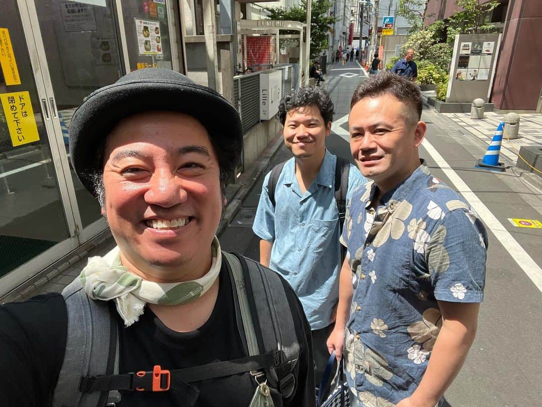 与座よしあきのインスタグラム：「今日の[何でも一緒に考える]は映画の脚本、お芝居等を考える!でした!コント的な脚本、絵コンテ、付随する雑談も面白かったー!実際にこれから撮影もするらしいのでどんな仕上がりになるのか⁉︎そもそも仕上がるのか⁈雑談の方が長かったんじゃないか⁈色々な思いが交錯する楽しい考えるでした!」