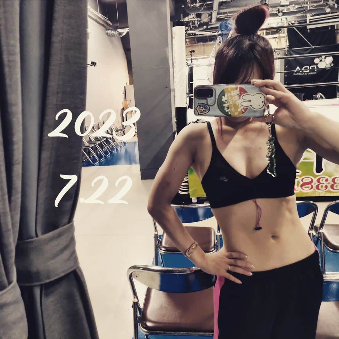マドレーヌのインスタグラム：「A summer of rethinking the my body has begun.  #fit #workout #mybodymychoice #47kg #prowrestler #fitwoman #筋トレ #女子プロレスラー #プチダイエット #training #formación #dieta #다이어트 #ちょうどいい身体 へ」