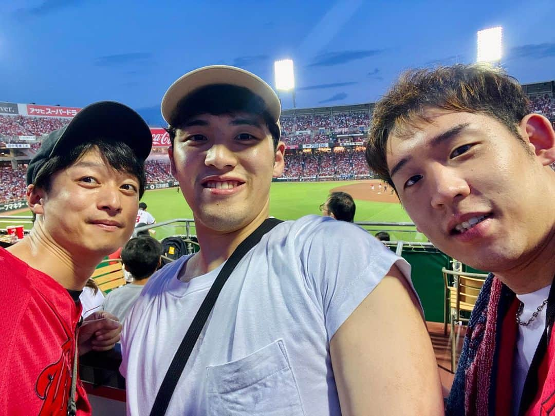 ゴッホ向井ブルーのインスタグラム：「カープ勝ったぞ！！！！！後半戦も期待しかない。 セ界最高の夏に！ 拓人が初マツダスタジアムで色々と記念撮影🤣」