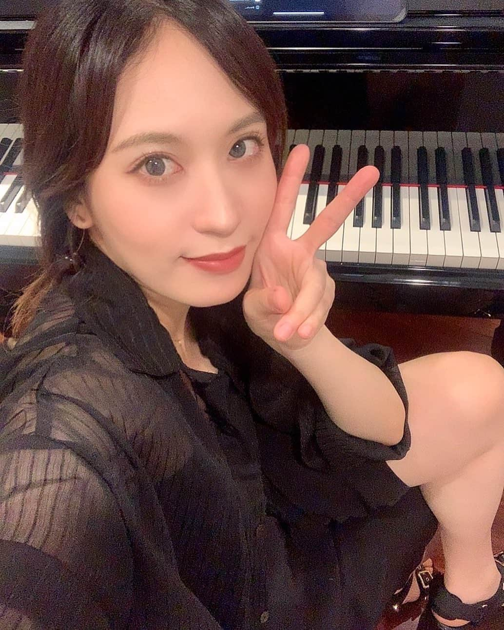 原田ありさのインスタグラム：「配信ありがとうございました♥️ 次回は8/26(土)19:30です🤗  🎹アーカイブはこちら🎹🦎 https://youtube.com/live/Cea3qj4DVwE?feature=share  🎟投げ銭チケットはこちら🎟 https://arisaharada.base.shop」