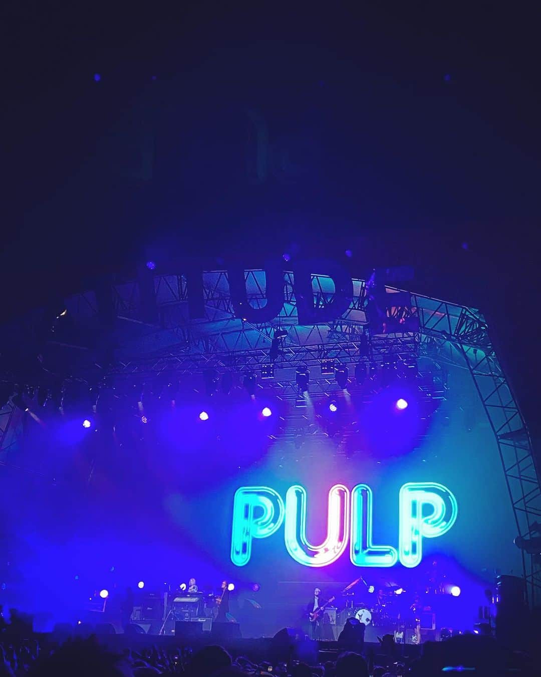 デビッド・モリシーのインスタグラム：「Simply amazing! What an incredible performance @latitudefest #pulp」