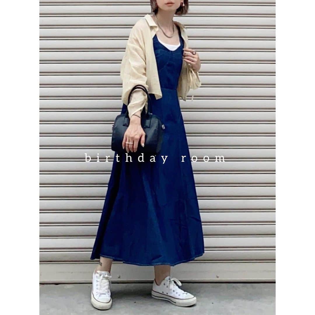 のインスタグラム：「. ショート丈のシアーシャツ🫶🏻  ビスチェワンピースの上に羽織って 二の腕カバー🤫  op @birthdayroom_official  shirt @tiptop_pocket_official  . . . #code #outfit #ootd . . . 詳しくは#wear で見てね♥︎ wear account → sizu0618 . . . #MINEBY3MOOTD#コーディネート#Locari#着回し#着回しコーデ #着回しアイテム#トレンドコーデ#大人カジュアル#カジュアルコーデ#コーデ#birthdayroom_official#バースデールーム#zozotown#春コーデ #2023ss#夏コーデ#春夏コーデ#tipコーデ#tiptop_pocket」
