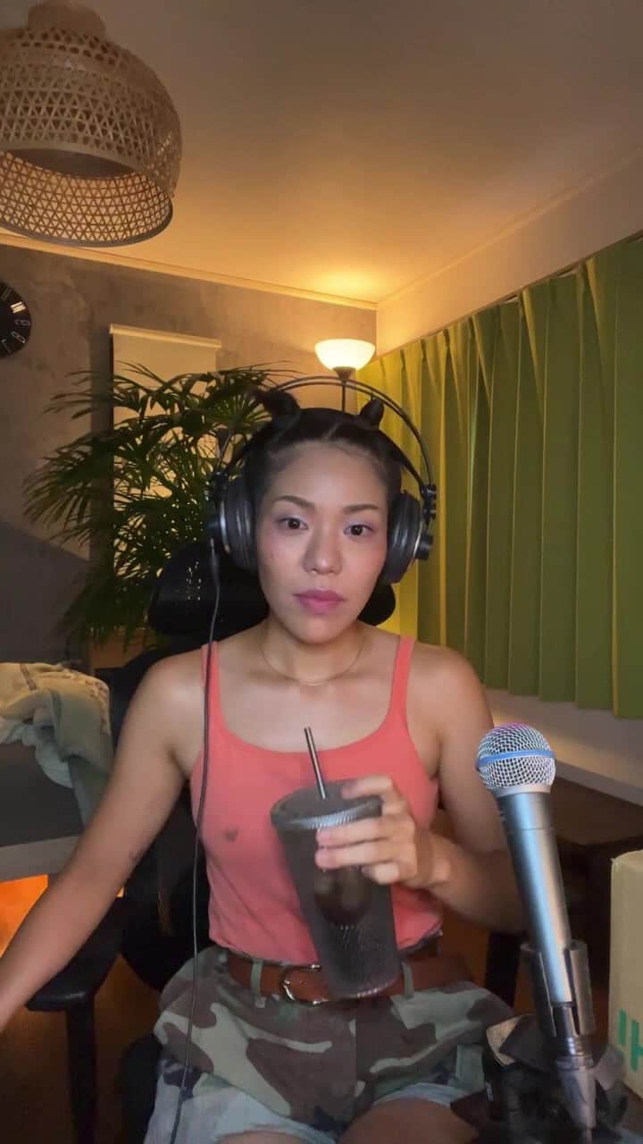 大城美友のインスタグラム：「TikTok配信バンされたので(自業自得)久しぶりにインスタにお邪魔しました😌🫶２９日にTikTok配信復活予定なので良かったら癒されにきてねぇ♪ 左乳についてるのはアイライナーです なんかすいませんね」