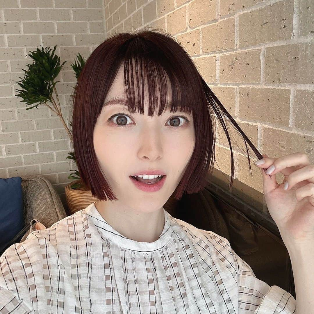 花澤香菜さんのインスタグラム写真 - (花澤香菜Instagram)「. 昨日、高校生以来のストパー顔まわりだけかけてもらったんだけど、自然な仕上がりだし快適すぎる😭 これでこの夏乗り切れるぞ〜☺️✨  #花澤香菜」7月22日 16時29分 - hanazawa_kana.official