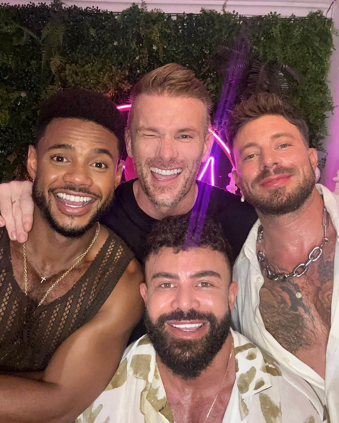 ダンカン・ジェイムスさんのインスタグラム写真 - (ダンカン・ジェイムスInstagram)「So great to be back in #ibiza at my friends bar @monalisaibiza with @mrrodrigoreis and @baozaki ! #monalisa」7月22日 16時44分 - mrduncanjames