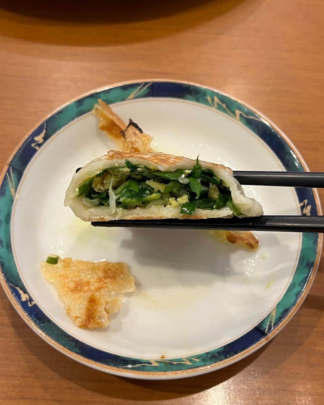 あこさんのインスタグラム写真 - (あこInstagram)「春香園さんの餃子🥟 蒲田にあるお店でずっと行ってみたかったお店！ 海老入り焼き ...