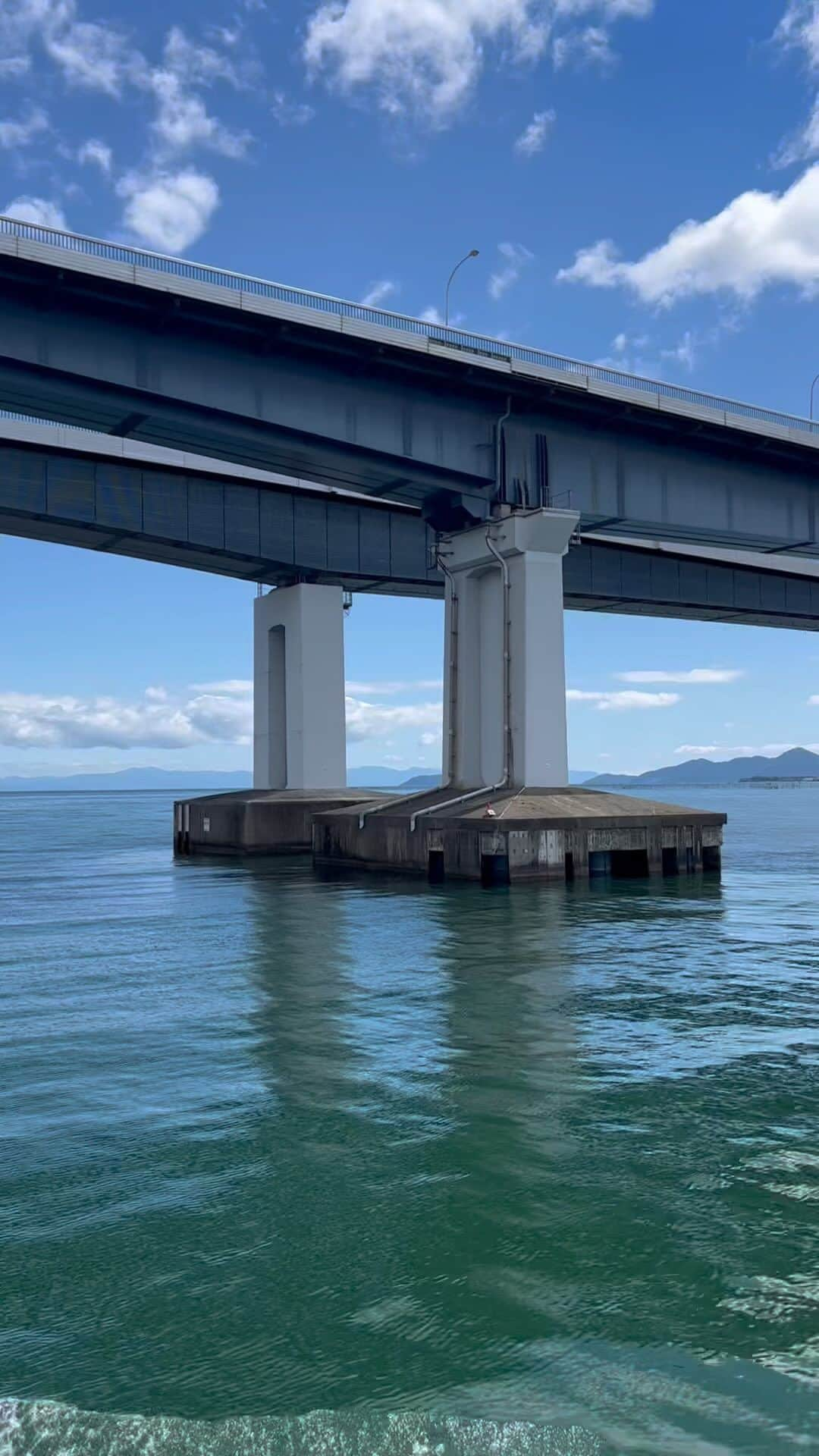 原田良也のインスタグラム：「琵琶湖大橋潜り抜け  #琵琶湖大橋 #びわ湖 #琵琶湖 #琵琶湖大橋潜り抜け #クルーズ #滋賀観光 #滋賀県」