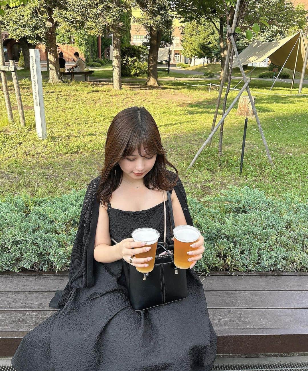 堺美紗稀さんのインスタグラム写真 - (堺美紗稀Instagram)「. どっち飲もうかな〜って見つめてる 夏の外ビール最高よね！ 今年こそバーベキューしたいです  #ビール #札幌 #外飲み #サッポロビール園」7月22日 16時55分 - misaki__sakai