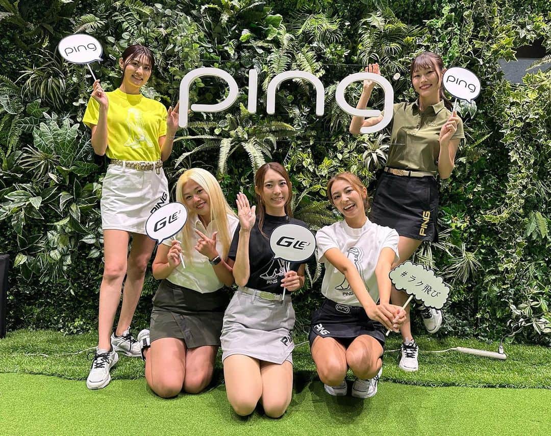 日吉晶羅さんのインスタグラム写真 - (日吉晶羅Instagram)「こんにちは🙋‍♀️ 写真たくさん載せたので、 スワイプして見てね☝️💫  . . @pinggolf_japan  ping新作レディースクラブ #GLE3 発表会に行ってきました⛳️  もっと楽しく気持ちよくゴルフをしたい 女性ゴルファーへ向けて作られたGLE3は、 打点がズレても大きなミスにつながりにくく ラクに飛んでくれる『ラク飛び』なクラブ🌳💘  試打させて頂きましたが、 確かに真っ直ぐしっかり飛んでくれた感じがしました！  見た目もネイビーが基調とされていて シックでスタイリッシュなデザイン！ ポイントでゴールドが使われててオシャレ🥹 デザインがタイプすぎました( ；∀；)🩵🩵  小文字pingロゴも可愛い🫶  発表会のスペシャルゲストの 永野竜太郎プロとソンヨンハンプロ👏 お二人からサインを頂きました😻 プロのスウィングは迫力があって見れて感激だったなぁ。  新作レディースクラブGLE3は 9月7日に発売です！  . . こちらの展示会での様子は後日 PING APPAREL YouTubeチャンネル golf120にてYouTubeでアップされるのでお楽しみに！ @pingapparel_japan   #ラク飛び #ping #ゴルフ #レディースゴルフ #pingゴルフ #gle3 #model #新製品発表会 #ゴルフウェア #ゴルフクラブ」7月22日 16時55分 - akira_kirakira_