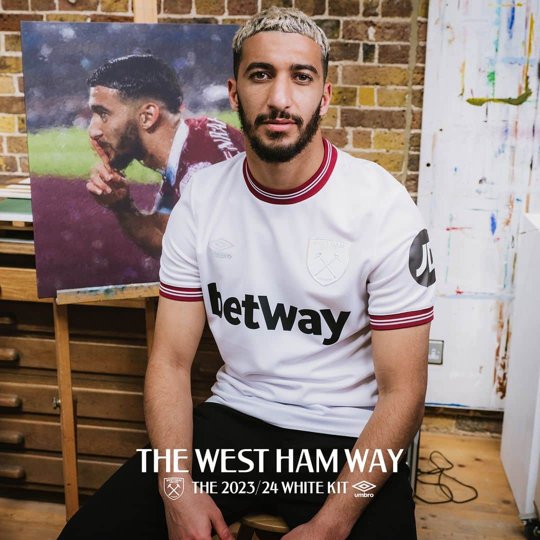 UMBROさんのインスタグラム写真 - (UMBROInstagram)「The @westham way ⚒️.  Presenting the 23/24 White Kit ⚪.  Available to pre-order now via umbro.co.uk.  #umbro #westham #thisisourgame」7月22日 17時05分 - umbro