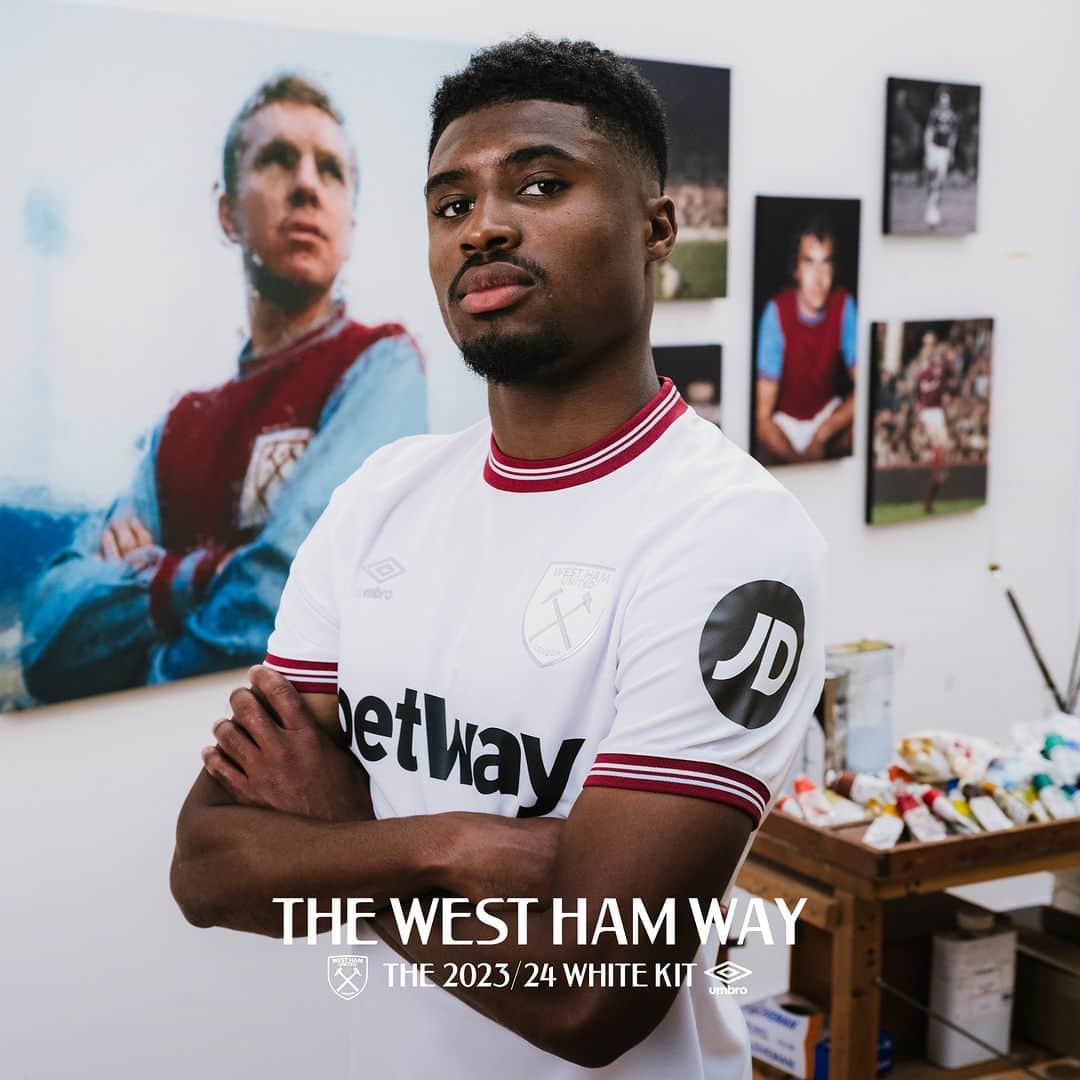 UMBROさんのインスタグラム写真 - (UMBROInstagram)「The @westham way ⚒️.  Presenting the 23/24 White Kit ⚪.  Available to pre-order now via umbro.co.uk.  #umbro #westham #thisisourgame」7月22日 17時05分 - umbro