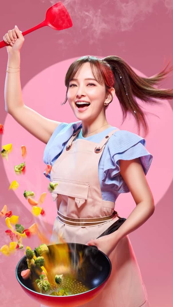 のインスタグラム：「7/23 晚上8:00 “菜鳥老闆來上工 ” 就在 26台緯來綜合台 首播 我的第一個料理美食實境秀節目 熱呼呼的上桌 請大家趁熱享用  沒空在電視機前面看的 鎖定7/23 晚上9:00 不累play youtube頻道 ”不累play”  youtube 頻道訂閱連結  @rookie.boss.to.work  @thesparkentertainment2022  @vltv26   ＃火種娛樂 ＃菜鳥老闆來上工」