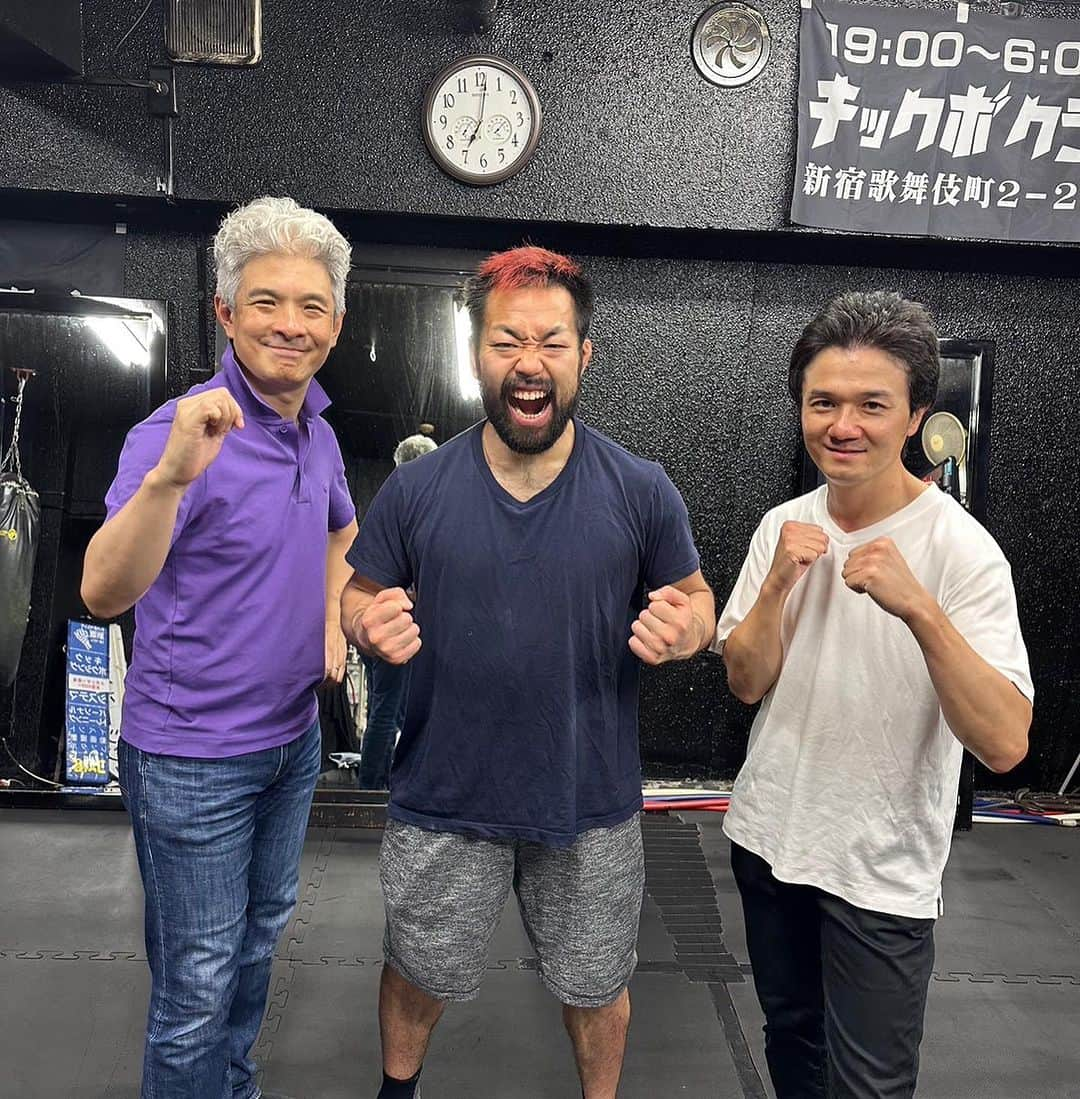 木村悠さんのインスタグラム写真 - (木村悠Instagram)「昨日は経営者ファイトクラブ🥊今回は特別ゲストでブレイキングダウンで活躍している「胸毛ニキ」さんが来場！ストリートファイターのザンギエフにそっくりでした！  次の試合に向けてボクシングを習いに来てくれてました^_^背丈は同じくらいでしたが、私より10キロ以上も重くてかなりがっしりされてましたね！  ご参加頂いた皆様ありがとうございます😊8月は31（金）夕方〜の予定です！興味ある方はコメントくださいね🥊  @wrestler1106   #ボクシング #boxing #トレーニング  #ボクサー  #世界チャンピオン #champion  #チャンピオン #木村悠 #二刀流 #boxer  #オンラインジム #胸毛ニキ  #ブレイキングダウン」7月22日 17時44分 - kimura.yu