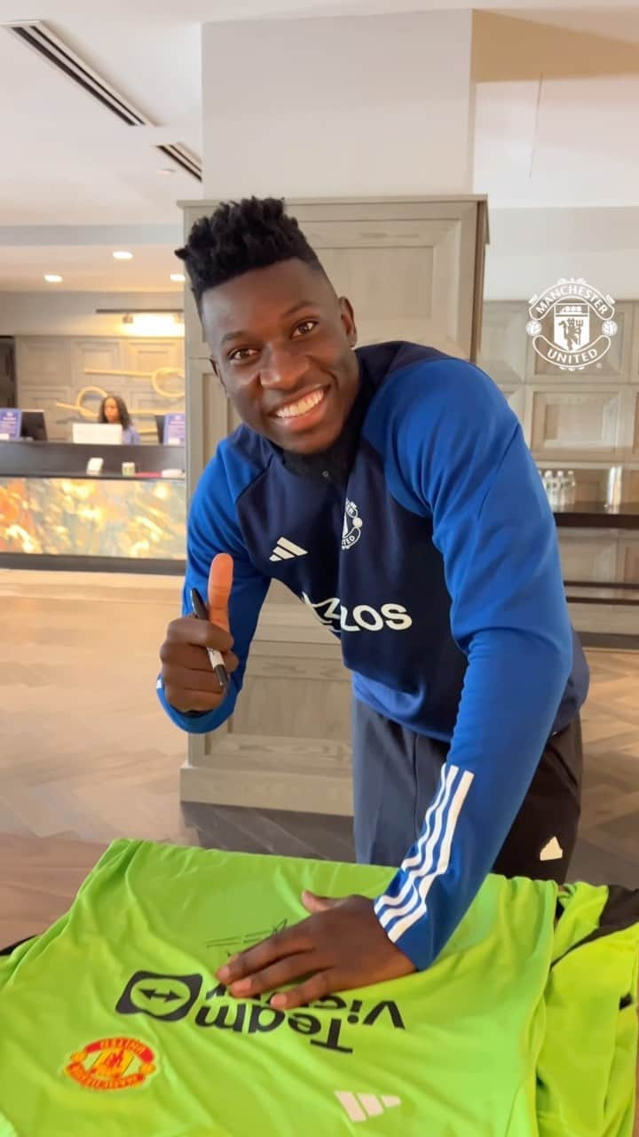 アンドレ・オナナのインスタグラム：「Love at first sight 😍🟢  #MUFC #ManUtd #MUTOUR23 #Onana」