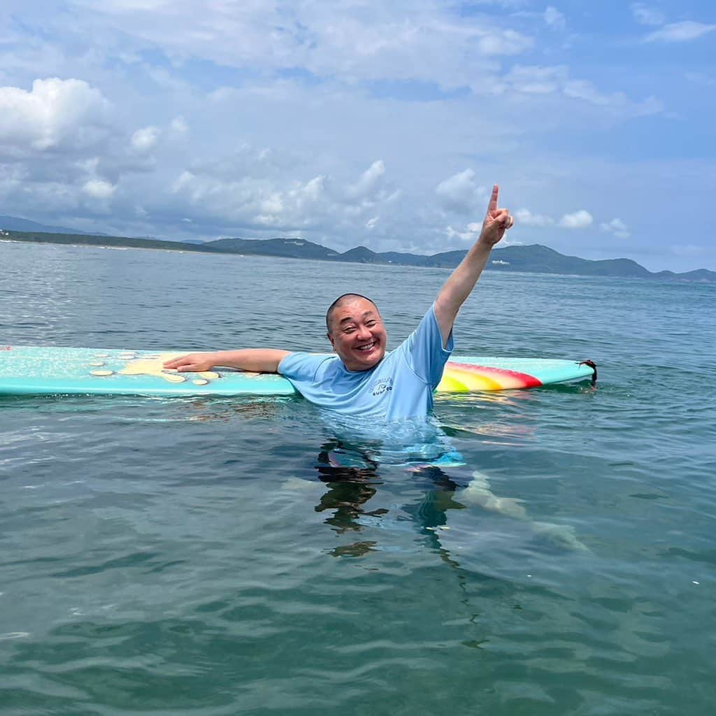 山本圭壱のインスタグラム：「日向の海だよー #日向の海だよ #日向の海だぜ」