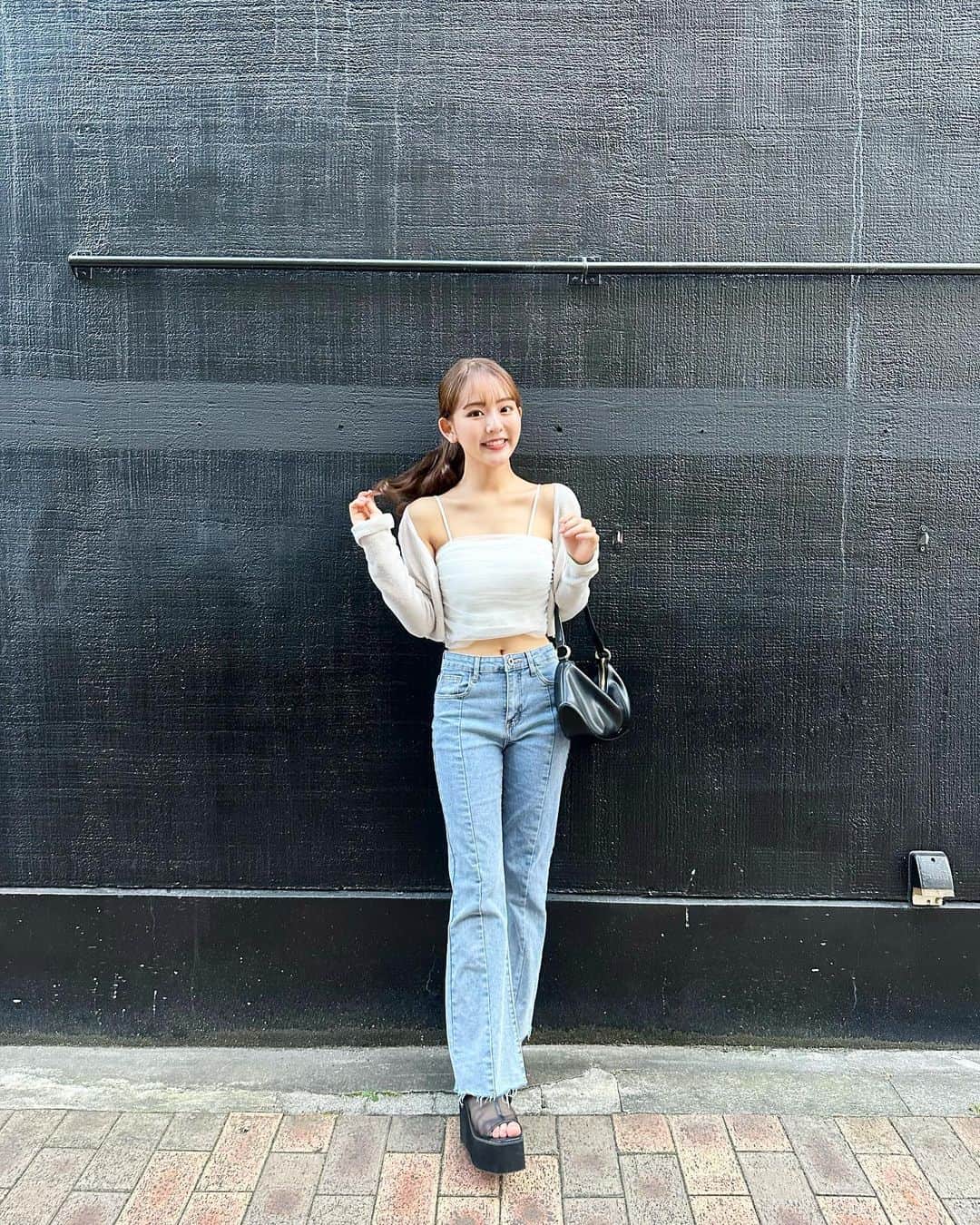 河野まひるのインスタグラム：「#まひるコーデ 🩵🩵 お久しぶりに厚底サンダル履いたの✌︎︎︎」