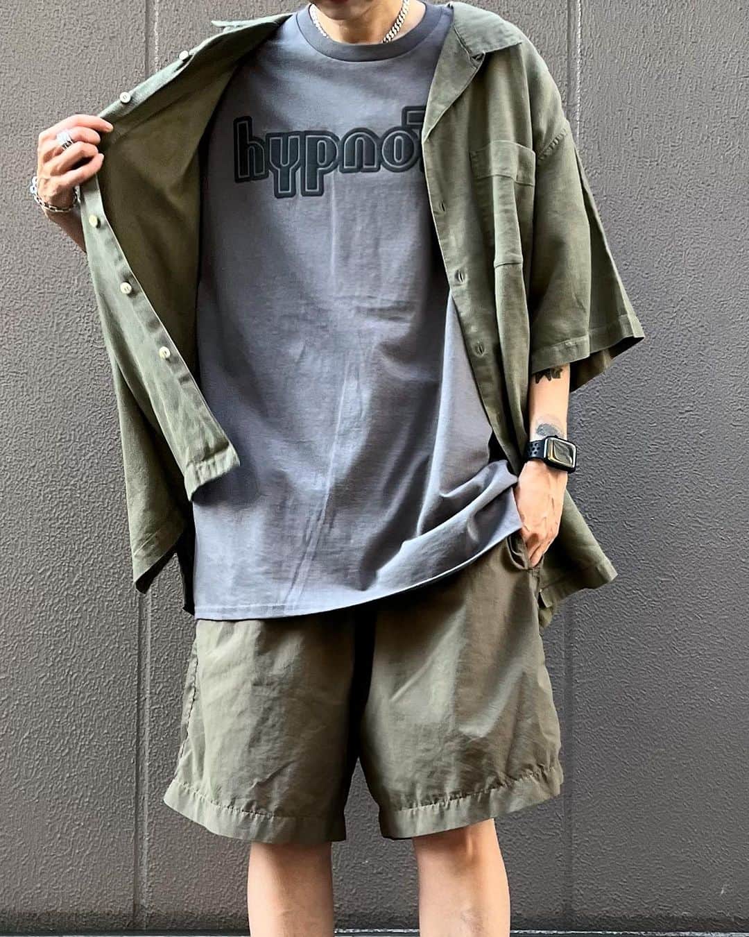 ジャムルのインスタグラム：「@hypnotic_club   Nu-Logo Tee ¥4800 tax in . L.L.bean オープンカラーシャツ ¥5400+tax(5940) . NIKE ナイロンショーツ ¥6200+tax(6820) . WEB SHOPに入荷しております。 是非ご覧ください。 jammru.com  #お問い合わせはお電話で承ります #jammru#hypnotic_club #osaka  #fashion  #streetstyle  #streetfashion  #vtg  #vintage  #used  #usedclothing  #古着 #古着屋 #ファッション #70s #80s #90s」