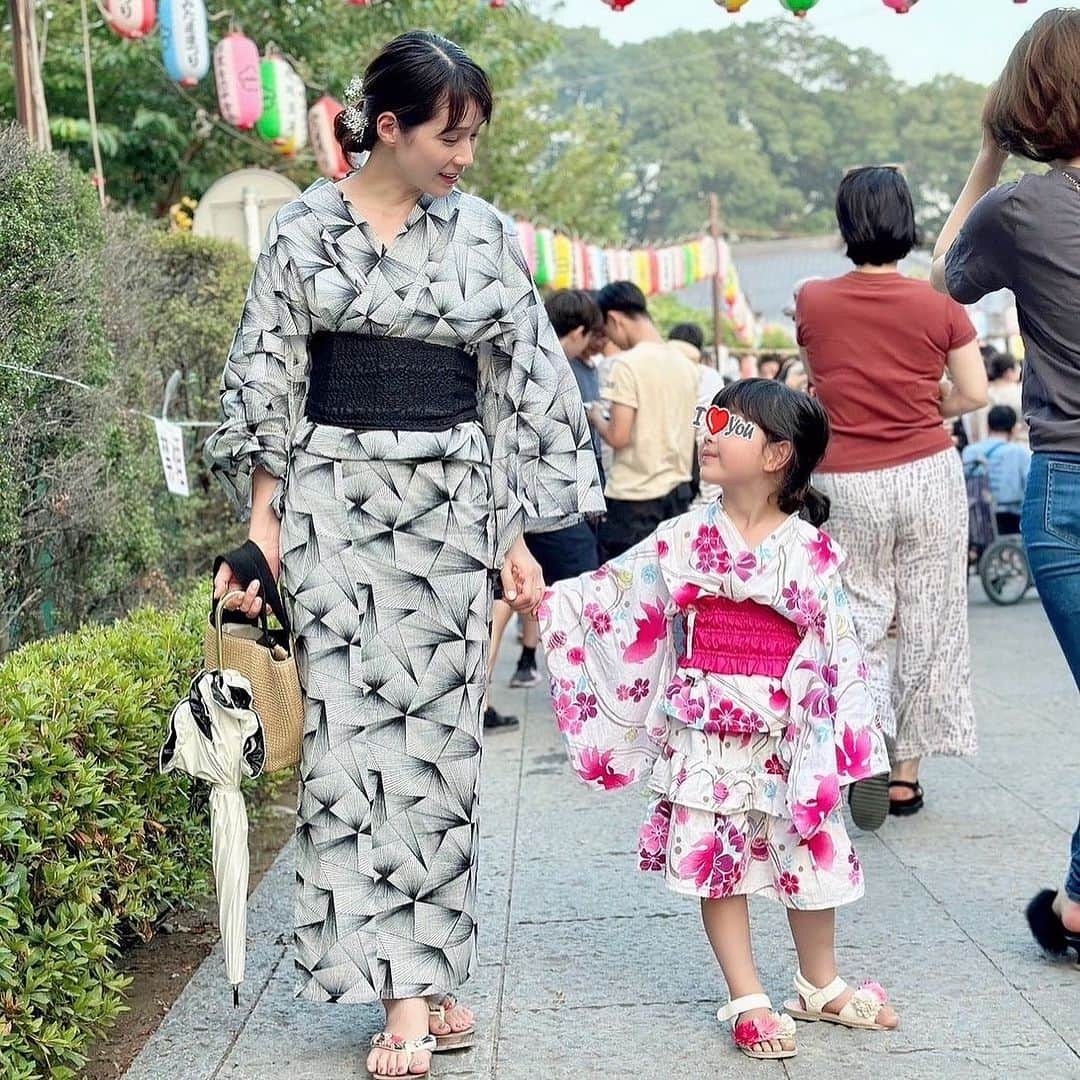 相沢まきさんのインスタグラム写真 - (相沢まきInstagram)「《シックな浴衣がしっくりくるお年頃👘》 今年は夏らしい事をたくさんしたいなと✨ #アラフォー浴衣　#お祭りコーデ」7月22日 17時55分 - maki_aizawa0414