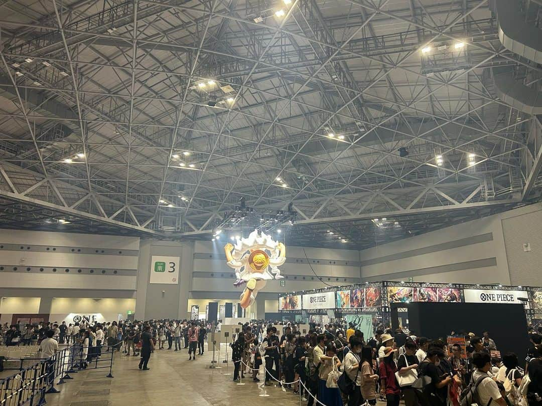 ギャビンさんのインスタグラム写真 - (ギャビンInstagram)「#ONEPIECEDAY'23 『ワンピカード情報局』ステージ終わりました！  無事勝てました！！ー  緊張しすぎて日本語忘れるところでした！！ 本当に最高なイベントでした！ #ONEPIECE」7月22日 17時55分 - gavin_macaroni_gram