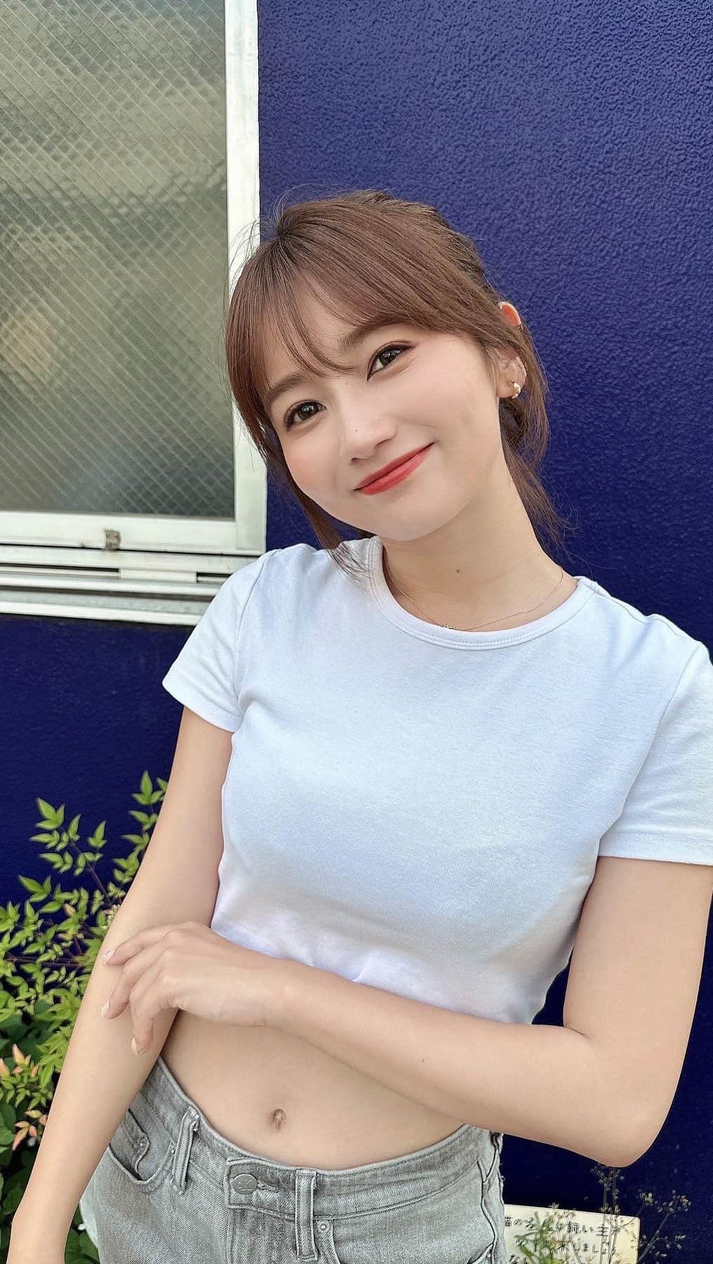 細沼紗花のインスタグラム：「.  🤍💙  . #デニム#デニムコーデ #tシャツ#tシャツコーデ #ポニーテール#ポニーテールアレンジ」