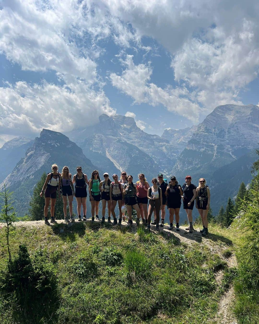 Zanna Van Dijkさんのインスタグラム写真 - (Zanna Van DijkInstagram)「Dolomites group hiking trip dump + TIPS! 🏔️   The most incredible week with the most incredible group of women! It’s been an absolute pleasure to make epic memories together and share our mutual love of the mountains. I’m gonna miss these gals 🥹  1️⃣ Candini di Misurina viewpoint - my favourite view in the Dolomites! 😍 2️⃣ @staywildswim ladies swimming in Lago Federa, the warmest lake we dipped in with plenty of rocks to jump in from 🏊‍♀️  3️⃣ The Lago Federa loop hike. Make sure you walk it counter clockwise for the best scenery 👌🏼  4️⃣ Hiking through the valleys of Parco Naturale Delle Dolomiti d’Ampezzo, a gem of a trail without the crowds 🌲  5️⃣ Lago di Braies. The most stunning turquoise blue lake, make sure you get there early as it’s super popular ✨  6️⃣ One foot in Austria, one foot in Italy at the summit of Mount Elmo. This place has the most epic 360 views 🇦🇹🇮🇹  7️⃣ There’s always time for a post-hike Aperol - they’re so cheap here it would be a crime not to! 🥂  8️⃣ A picnic with a view of Tre Cime, the most iconic mountains in the region 🧺  9️⃣ Dodging thunderstorms as we explore Cinque Torri. Make sure you hike up to Rifugio Nuvolau for a hot chocolate ⛈️  🔟 Swimming in Dürrensee. My personal favourite view that we swam with 🤩  If you want to join me on my next group hiking trip, there’s spaces on my October adventure to mountains in Turkey! All the info is on my website 🫶🏼   Dolomites travel guides incoming! ♥️ #thedolomites #grouphiking #hikinggroup」7月22日 18時03分 - zannavandijk