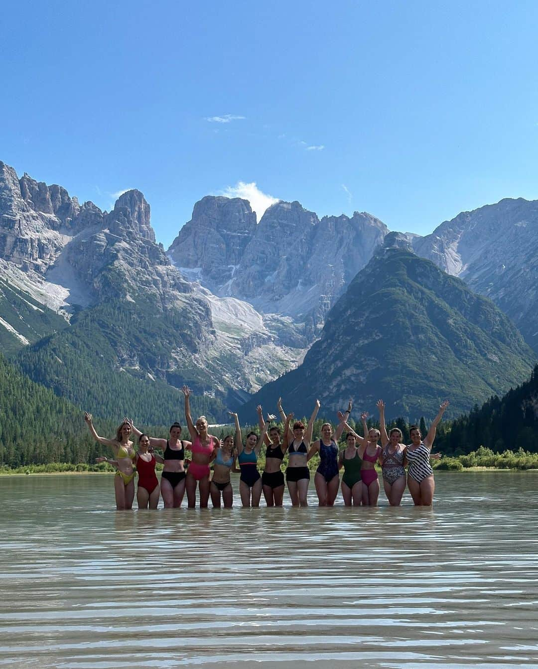 Zanna Van Dijkさんのインスタグラム写真 - (Zanna Van DijkInstagram)「Dolomites group hiking trip dump + TIPS! 🏔️   The most incredible week with the most incredible group of women! It’s been an absolute pleasure to make epic memories together and share our mutual love of the mountains. I’m gonna miss these gals 🥹  1️⃣ Candini di Misurina viewpoint - my favourite view in the Dolomites! 😍 2️⃣ @staywildswim ladies swimming in Lago Federa, the warmest lake we dipped in with plenty of rocks to jump in from 🏊‍♀️  3️⃣ The Lago Federa loop hike. Make sure you walk it counter clockwise for the best scenery 👌🏼  4️⃣ Hiking through the valleys of Parco Naturale Delle Dolomiti d’Ampezzo, a gem of a trail without the crowds 🌲  5️⃣ Lago di Braies. The most stunning turquoise blue lake, make sure you get there early as it’s super popular ✨  6️⃣ One foot in Austria, one foot in Italy at the summit of Mount Elmo. This place has the most epic 360 views 🇦🇹🇮🇹  7️⃣ There’s always time for a post-hike Aperol - they’re so cheap here it would be a crime not to! 🥂  8️⃣ A picnic with a view of Tre Cime, the most iconic mountains in the region 🧺  9️⃣ Dodging thunderstorms as we explore Cinque Torri. Make sure you hike up to Rifugio Nuvolau for a hot chocolate ⛈️  🔟 Swimming in Dürrensee. My personal favourite view that we swam with 🤩  If you want to join me on my next group hiking trip, there’s spaces on my October adventure to mountains in Turkey! All the info is on my website 🫶🏼   Dolomites travel guides incoming! ♥️ #thedolomites #grouphiking #hikinggroup」7月22日 18時03分 - zannavandijk