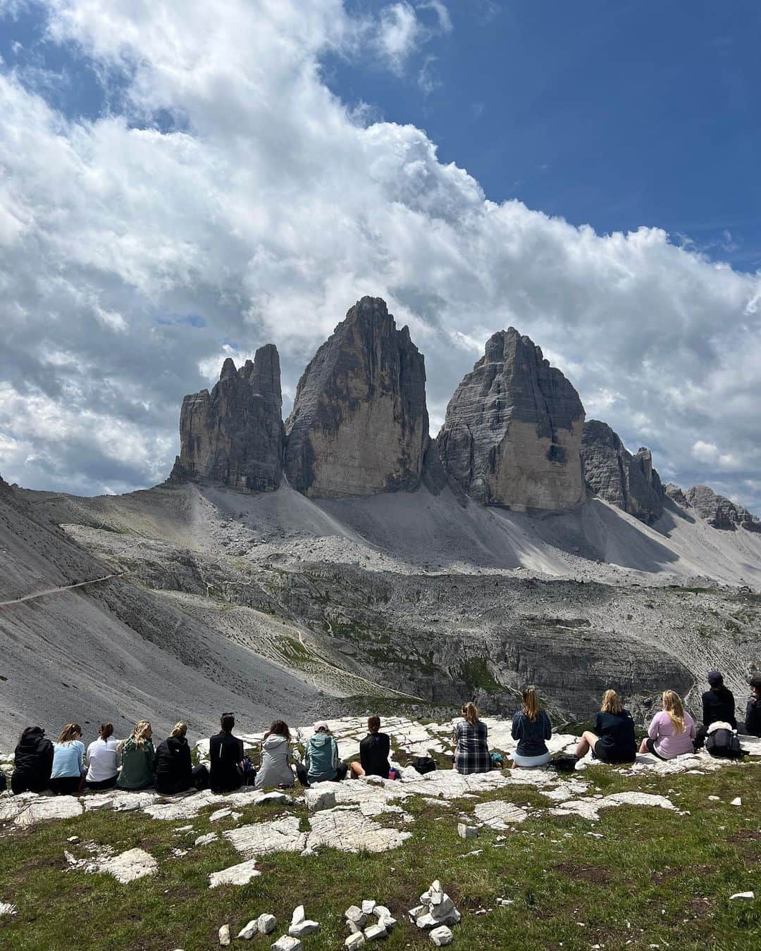 Zanna Van Dijkさんのインスタグラム写真 - (Zanna Van DijkInstagram)「Dolomites group hiking trip dump + TIPS! 🏔️   The most incredible week with the most incredible group of women! It’s been an absolute pleasure to make epic memories together and share our mutual love of the mountains. I’m gonna miss these gals 🥹  1️⃣ Candini di Misurina viewpoint - my favourite view in the Dolomites! 😍 2️⃣ @staywildswim ladies swimming in Lago Federa, the warmest lake we dipped in with plenty of rocks to jump in from 🏊‍♀️  3️⃣ The Lago Federa loop hike. Make sure you walk it counter clockwise for the best scenery 👌🏼  4️⃣ Hiking through the valleys of Parco Naturale Delle Dolomiti d’Ampezzo, a gem of a trail without the crowds 🌲  5️⃣ Lago di Braies. The most stunning turquoise blue lake, make sure you get there early as it’s super popular ✨  6️⃣ One foot in Austria, one foot in Italy at the summit of Mount Elmo. This place has the most epic 360 views 🇦🇹🇮🇹  7️⃣ There’s always time for a post-hike Aperol - they’re so cheap here it would be a crime not to! 🥂  8️⃣ A picnic with a view of Tre Cime, the most iconic mountains in the region 🧺  9️⃣ Dodging thunderstorms as we explore Cinque Torri. Make sure you hike up to Rifugio Nuvolau for a hot chocolate ⛈️  🔟 Swimming in Dürrensee. My personal favourite view that we swam with 🤩  If you want to join me on my next group hiking trip, there’s spaces on my October adventure to mountains in Turkey! All the info is on my website 🫶🏼   Dolomites travel guides incoming! ♥️ #thedolomites #grouphiking #hikinggroup」7月22日 18時03分 - zannavandijk