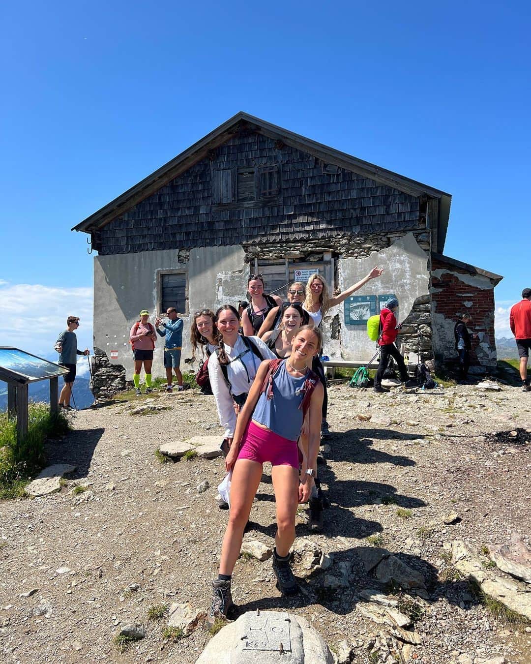 Zanna Van Dijkさんのインスタグラム写真 - (Zanna Van DijkInstagram)「Dolomites group hiking trip dump + TIPS! 🏔️   The most incredible week with the most incredible group of women! It’s been an absolute pleasure to make epic memories together and share our mutual love of the mountains. I’m gonna miss these gals 🥹  1️⃣ Candini di Misurina viewpoint - my favourite view in the Dolomites! 😍 2️⃣ @staywildswim ladies swimming in Lago Federa, the warmest lake we dipped in with plenty of rocks to jump in from 🏊‍♀️  3️⃣ The Lago Federa loop hike. Make sure you walk it counter clockwise for the best scenery 👌🏼  4️⃣ Hiking through the valleys of Parco Naturale Delle Dolomiti d’Ampezzo, a gem of a trail without the crowds 🌲  5️⃣ Lago di Braies. The most stunning turquoise blue lake, make sure you get there early as it’s super popular ✨  6️⃣ One foot in Austria, one foot in Italy at the summit of Mount Elmo. This place has the most epic 360 views 🇦🇹🇮🇹  7️⃣ There’s always time for a post-hike Aperol - they’re so cheap here it would be a crime not to! 🥂  8️⃣ A picnic with a view of Tre Cime, the most iconic mountains in the region 🧺  9️⃣ Dodging thunderstorms as we explore Cinque Torri. Make sure you hike up to Rifugio Nuvolau for a hot chocolate ⛈️  🔟 Swimming in Dürrensee. My personal favourite view that we swam with 🤩  If you want to join me on my next group hiking trip, there’s spaces on my October adventure to mountains in Turkey! All the info is on my website 🫶🏼   Dolomites travel guides incoming! ♥️ #thedolomites #grouphiking #hikinggroup」7月22日 18時03分 - zannavandijk