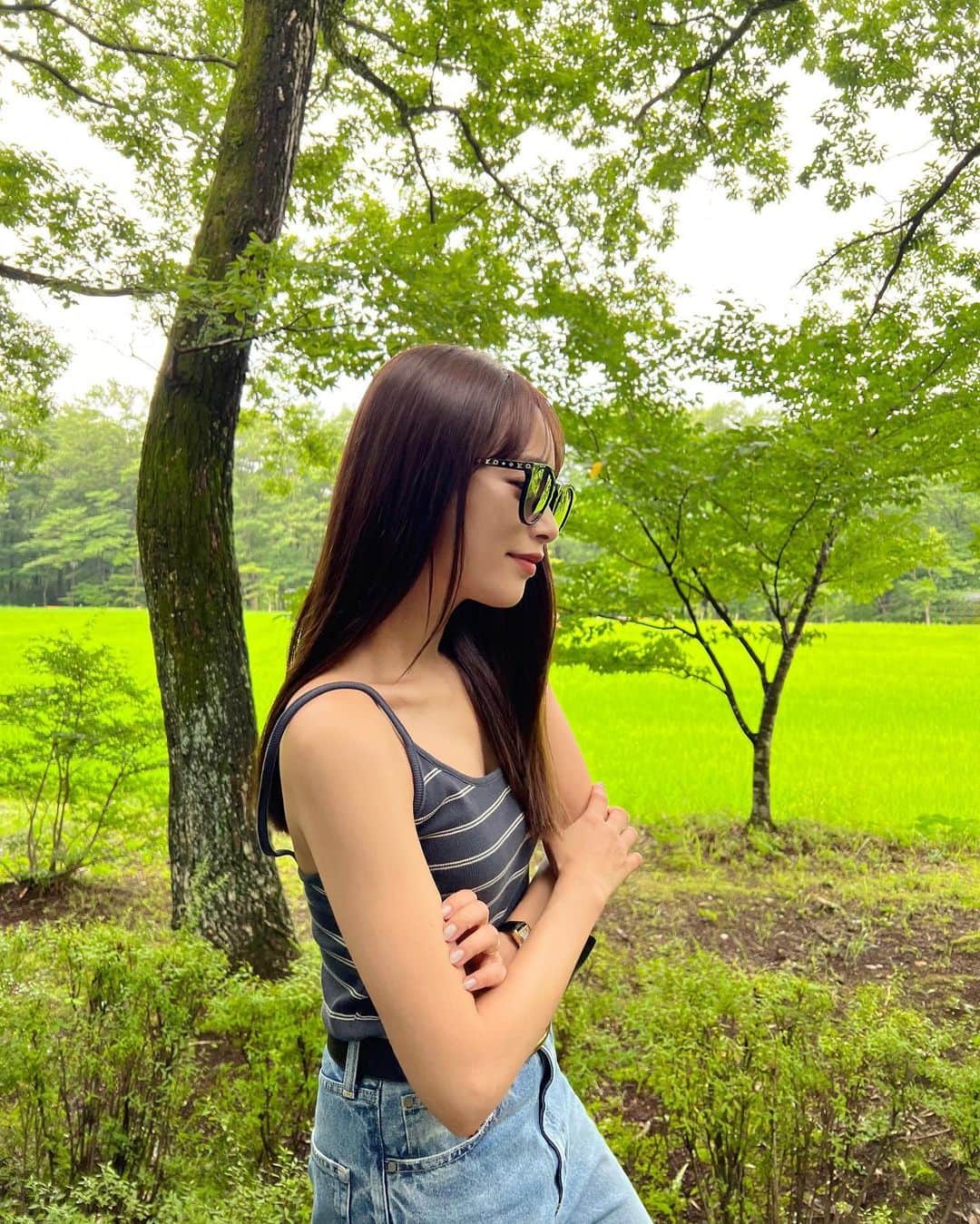近藤千尋のインスタグラム：「ちょっくら、自然に囲まれた場所へ🌳🤍 サングラス🕶️は @louisvuitton 🩷🩷🩷 久々に長時間運転したから🚗 今日はゆっくり寝れそう😪笑 まだ旅の更新するね📷😍  #LOUISVUITTON」