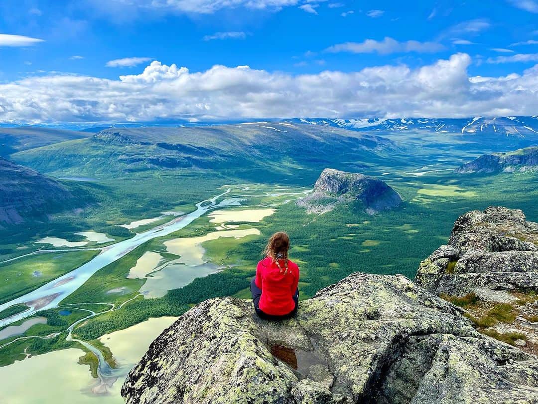 フリーダ・グスタフソンのインスタグラム：「🧚🏻🏕️🧚🏻🏔️🧚🏻🏕️🧚🏻」