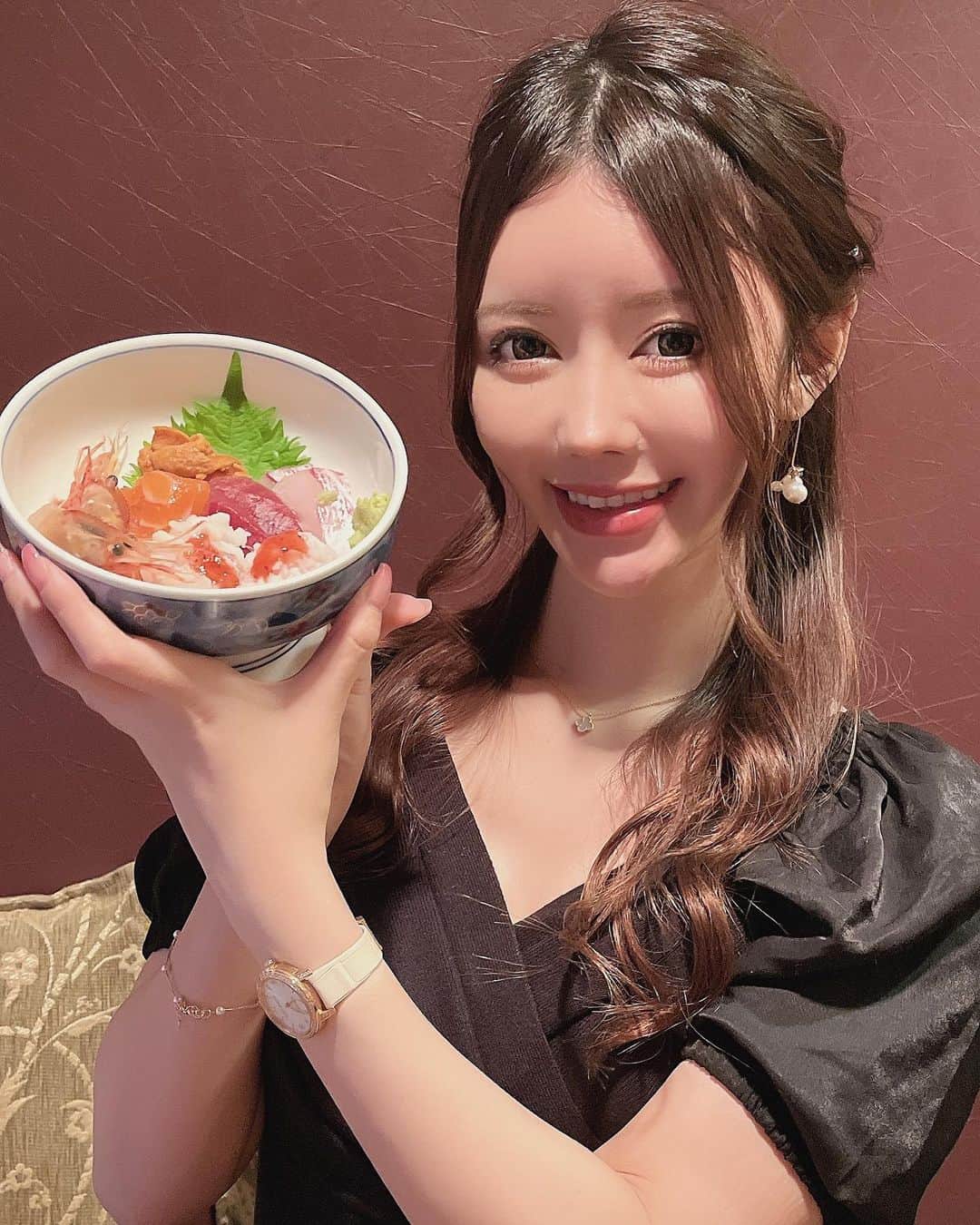 愛沢わかなのインスタグラム：「🐟 . 同伴でもお寿司食べて 仕事終わりにも魚を食べる🐟🧊 . .」