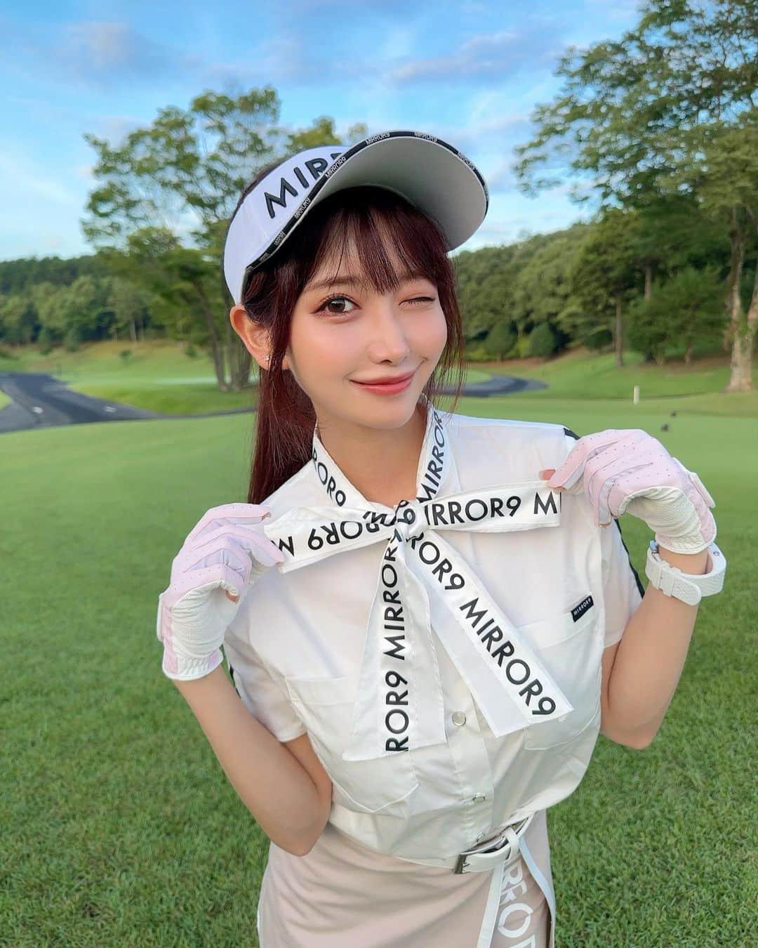 MAYUさんのインスタグラム写真 - (MAYUInstagram)「. 😉💖🤍🎀✨ . . #ゴルフ女子#ゴルフ#ゴルフウェア#ミラーナイン#ミラーナインゴルフ#golf#golfwear#golflife#golfclub#golfaddict#mirror9golf#japan#japanesegirl#골프#골프스타그램#골프패션#골프스윙#골프웨어」7月22日 18時09分 - mayu.kina_golf