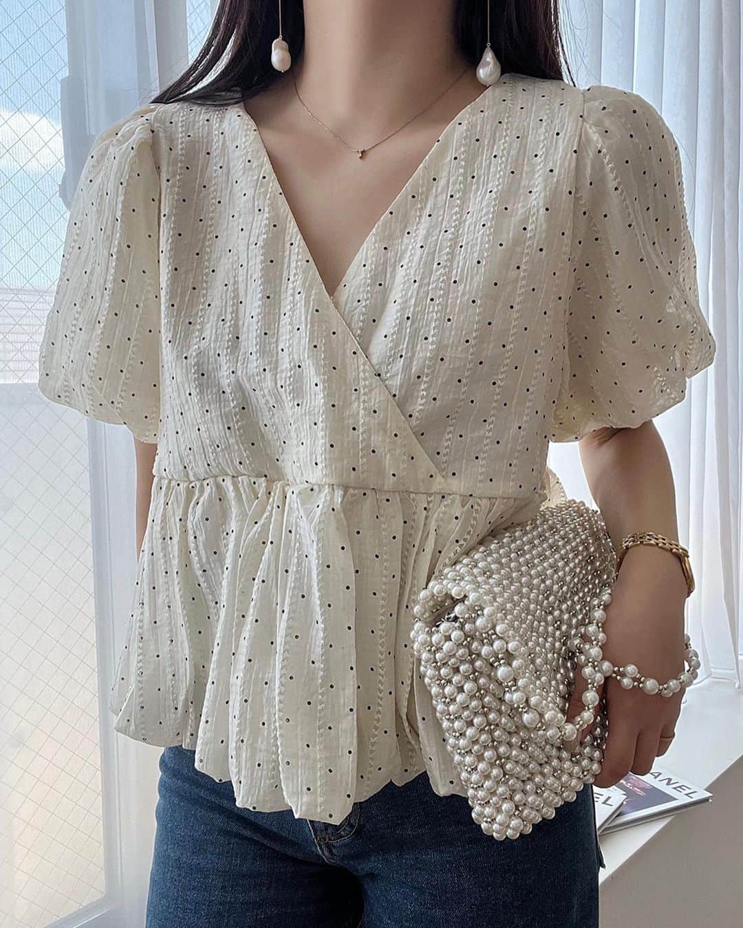 DHOLIC SNAPのインスタグラム：「🏷NEW ARRIVAL mrun. by @mari.148xs   大人かわいいカジュアルコーデがとくいなディレクターmariの新作がアップされました🌼 低身長さんにもおススメ❕  #d_by_dholic#d_by_d#大人カジュアル#カジュアルコーデ#きれいめカジュアル#ブラウスコーデ#デニムコーデ#夏コーデ#20代コーデ#低身長#低身長コーデ#低身長ファッション」