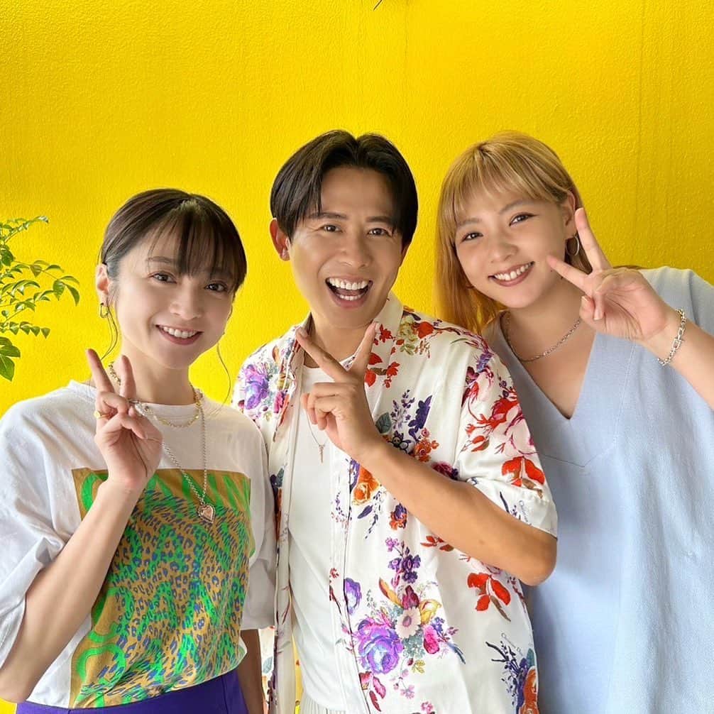 のインスタグラム：「みなさま〜みなさま〜💋 わたくしは、大好きで大好きで動画拝見しておりました @hiro.odagiri 小田切ヒロさんの 『そうよ〜』な日常 YouTubeチャンネルに これまた大好きな先輩❤️安達祐実さんと出演させていただきました😍 2023/7/21 にアップされました♡ ヒロさんと安達さんがマジでめちゃくちゃ面白くて、愛おしくて❤️ 最強メンバーと言っても過言ではありません笑笑（自分で言うなと） 本当に終始楽しすぎて、さらにさらに大好きになりました！ また遊んでほしいーよー！！！ 尊敬するお二人と、大好きなヒロさをのYouTubeチャンネルに参加できて嬉しかったです✨ これからも応援しております📣 @_yumi_adachi  ※私はこの日を境に『棗』にハマってしまいました笑」