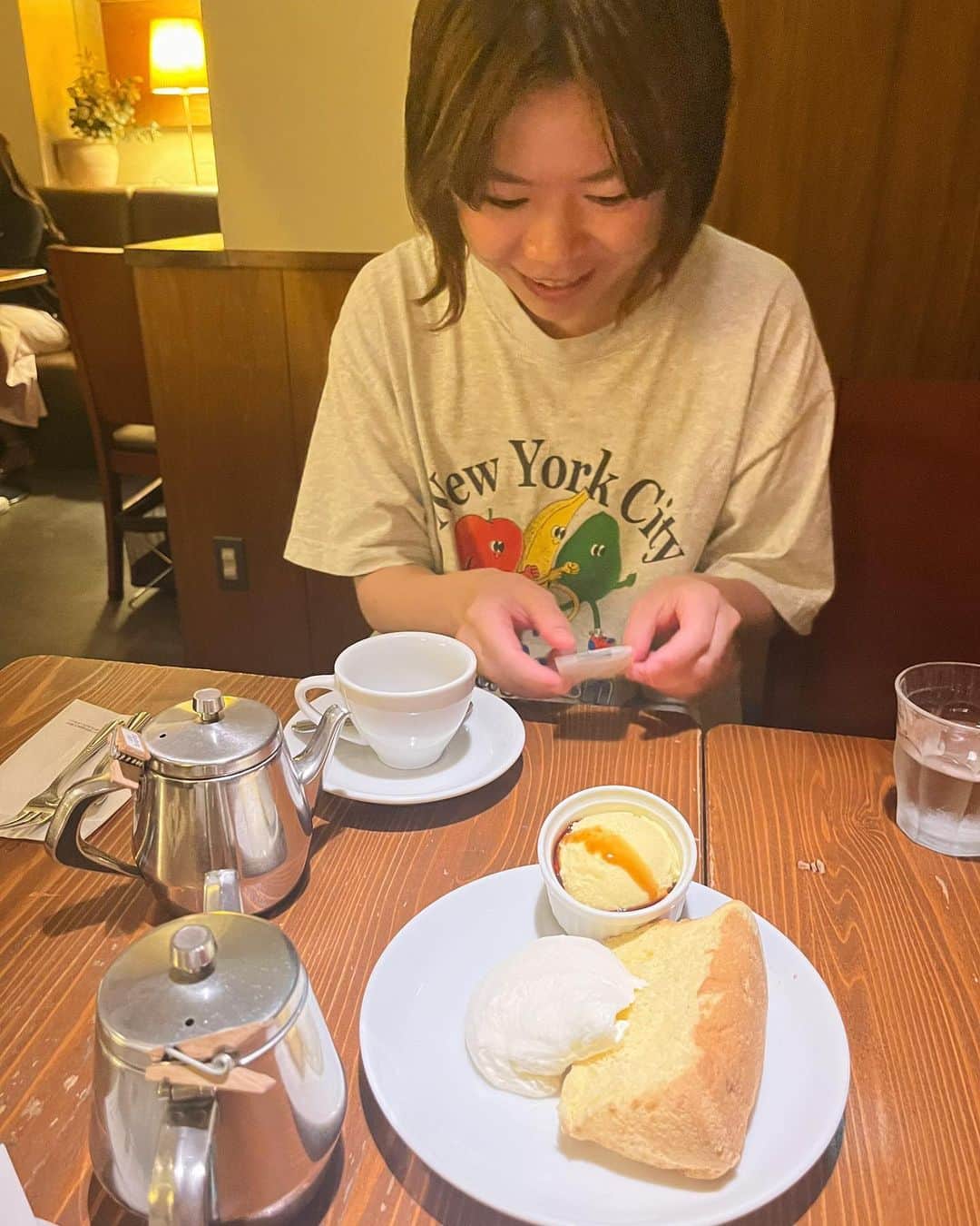 蒼山幸子さんのインスタグラム写真 - (蒼山幸子Instagram)「みそちゃんとなんとなく お茶しにカフェに入ったら 夜のように暗いカフェで 戸惑うわたしたち。 外は燦々とひりつく真夏の空間が 広がってると思うと、 不思議な気分になったいい午後でした。 帰り道、おやつにホレンディッシェの ブランデーバームクーヘンを買ったのち 超絶マッドネス仕様のミルキーを発見。 魅入られたみそちゃんが購入して、 一つくれました。 ちゃんと振ると目がエブエブのあれみたいに動く。👀」7月22日 18時39分 - sachiko_aoyama
