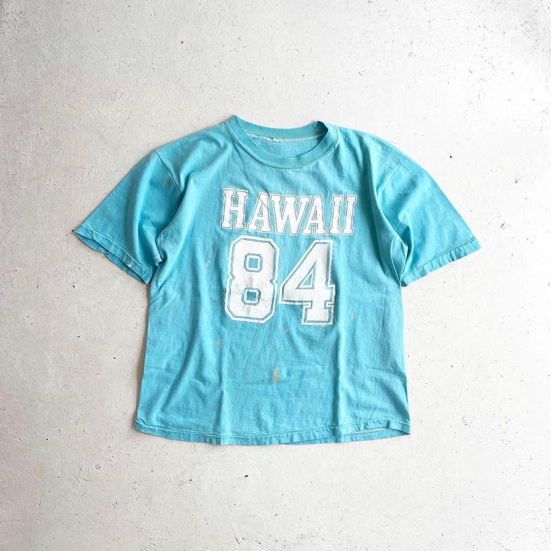 DROP...vintage select shopさんのインスタグラム写真 - (DROP...vintage select shopInstagram)「1980s HAWAII POLY Numbering Souvenir T-shirt  ペンキ飛びのバランスすら良くて感心してしまいます…。」7月22日 18時39分 - tokyo_drop