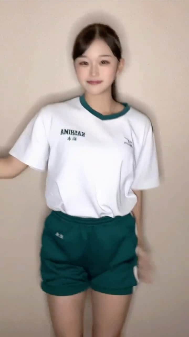 【TikTok】高校生エンタメ研究所のインスタグラム：「野球Girl まつりのちゃん⚾️ ⁡ これは少し前の 人気動画♪ # というか全て人気動画 ⁡ 不動の人気で 自分たちの中では スーパースター👼✨ ⁡ 最近はイメチェンもしてたり また雰囲気の違った 里乃ちゃんが見れますので ぜひ、インスタ・TikTokを チェケラしてみて下さい☆ ⁡ YouTubeも復活してほしい🎶 ⁡ 【本日のモデルさん】 @m_atsurino  ⁡ TikTok ⇒ 【野球Girl】松本里乃 ⁡ いつも見てくれて ありがとうございます✩ ⁡ 全国の皆さまが推してる 高校生をご紹介👼 ⁡ リール投稿は、完全他薦の DM投票制で 選出させて頂いてます。 #TikTok総選挙 ⁡ 『今、日本一モテてる高校生』 をリアルに掲載しているメディア ⁡ 全国の芸能事務所 各メディア、雑誌の編集部 レコード会社も含めた プロデューサーの方々と 提携しています！ ⁡ 次世代スター発掘などにも 貢献できれば光栄です。 ⁡ ⁡ 〜運営からのお願い〜 ⁡ いいね！お気に入りボタン！ ポチッとして頂けると嬉しいです👍 ⁡ また、投稿の下にある 飛行機マークを押してシェアして いただけると喜びますっ‪⸜‪‪☺︎‬⸝‬‪‪ ⁡ 初めましての方は フォローよろしくです！😘 ⁡ #野球女子  #女子野球  #野球 #可愛い女の子 #tiktok #ダンス動画 #ティックトック #美少女 #美少女図鑑 #japanesegirl  #tiktokjapan  #japanesebaseball  #japanesetiktok」