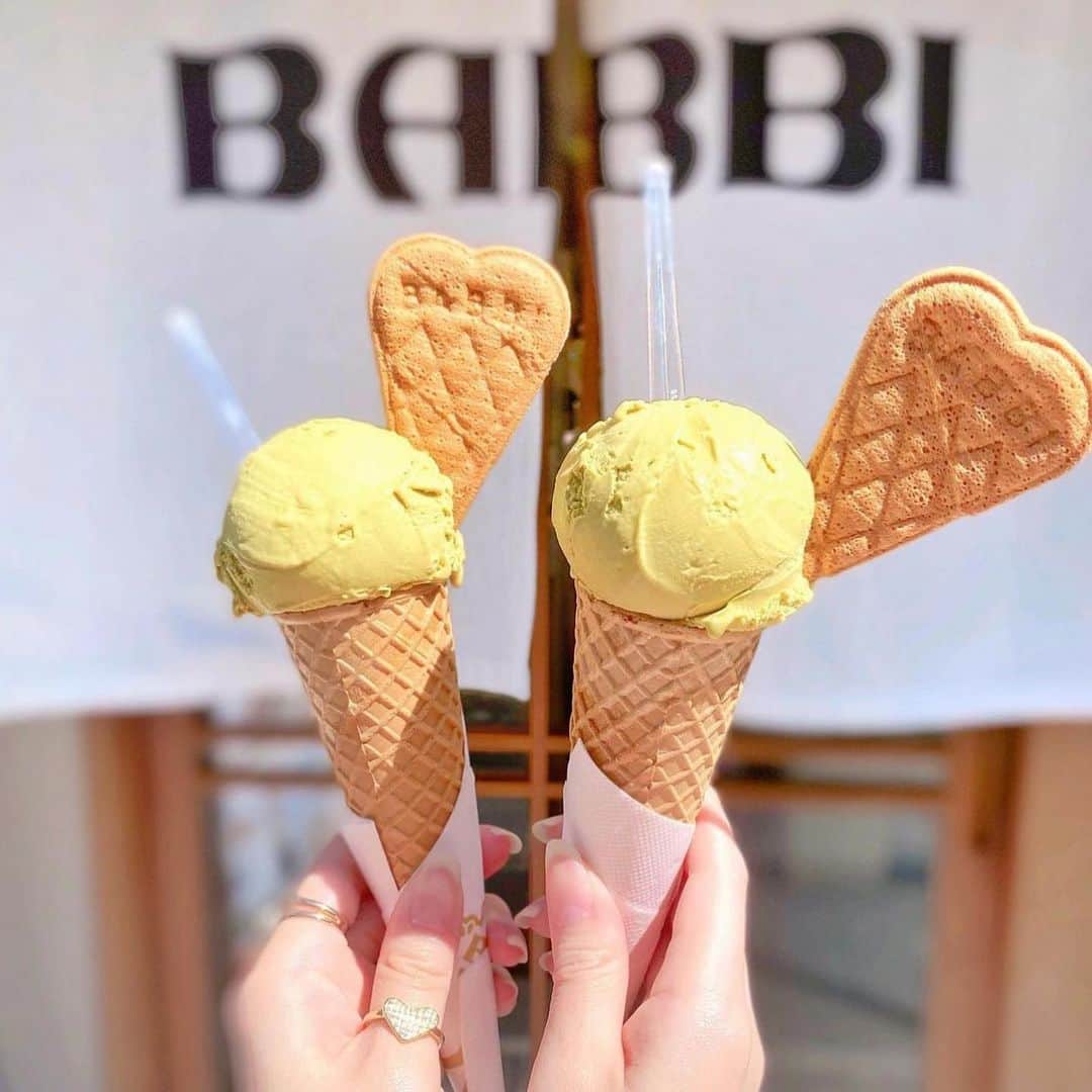 ピュアラモ@オフィシャルのインスタグラム：「BABBI GELATERIA KYOTO♡  バビのジェラート♡ シングルのピスタチオでコーン🍦 見た目もかわいくおすすめ♫  by. @x.hiichanman.x   #purelamo#アイス#スイーツ#カフェ#グルメ#食べ歩き」