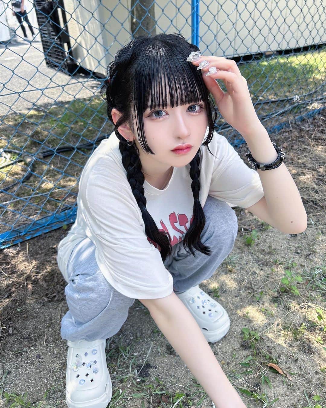 狐波ろんのインスタグラム：「厚底クロックス最近めちゃめちゃ重宝してる世界一楽かもしれないฅ•ω•ฅ」