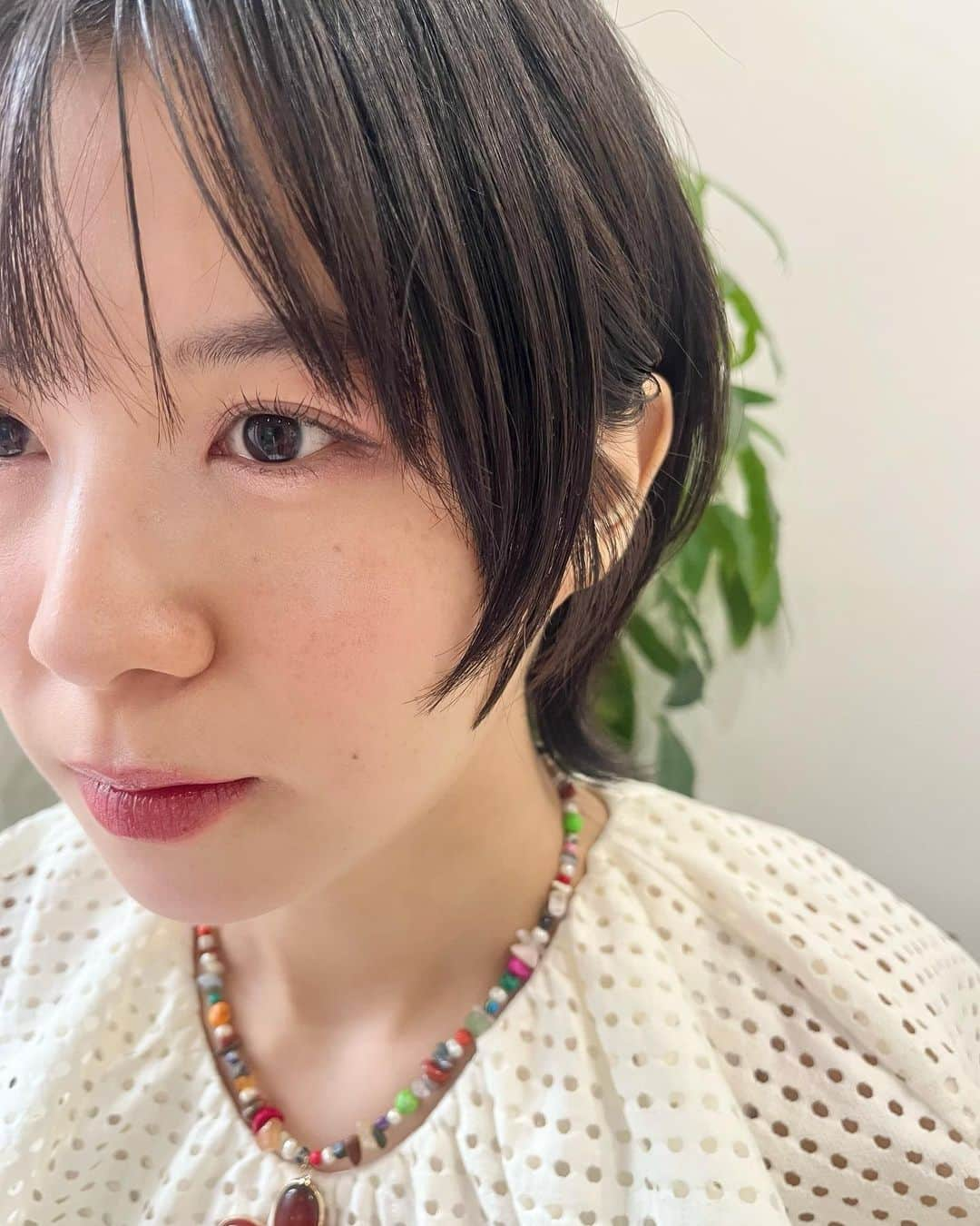 光永さんのインスタグラム写真 - (光永Instagram)「綺麗な白ワンピースずっと欲しくてようやく最高の見つけたのに、もったいぶって着るタイミングちょっとだけ遅れた👗🩵 大人かわいい、さすがクラネサマ。 スニーカーと大ぶりネックレス合わせてちょっとカジュアルダウン⭕️ あと、まつ毛パーマしました👁️ 毛先ストレートでキュルっと上げてもらった最高です @67___uki さんありがとうございます🫰🏻❤️‍🔥❤️‍🔥 ㅤㅤㅤㅤㅤㅤㅤㅤㅤㅤㅤㅤ ワンピース：#CLANE バッグ：#controlfreak  スニーカー：#NIKE ネックレス：#topazz ㅤㅤㅤㅤㅤㅤㅤㅤㅤㅤㅤㅤ #ootd #パリジェンヌ #白ワンピース #白ワンピースコーデ #ウルフショート #ショートウルフ #クラネ #コルテッツ」7月22日 19時11分 - hinata_official__