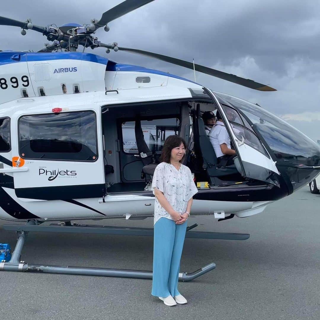 野田聖子さんのインスタグラム写真 - (野田聖子Instagram)「昨日、フィリピン マニラに到着の後、ヘリコプターに乗り継ぎ、ルソン島の中部にありますパンパンガ州アラヤット市に参りました。 今日はフィリピンアラヤット職業訓練校の視察からスタート。 この素晴らしい訓練校から今年卒業された27名の生徒さん達は日本の企業に就職されます。 日本でのご活躍を心よりお祈り致します。  校内で見つけた「トイレの神様」。￼ 田村文男理事長は、トイレを綺麗に使う事で、物を大切に使う事や感謝の気持ちを忘れないよう生徒の皆さんに伝えられています。  #野田聖子  #フィリピンアラヤット職業訓練学校」7月22日 19時19分 - seiko.noda