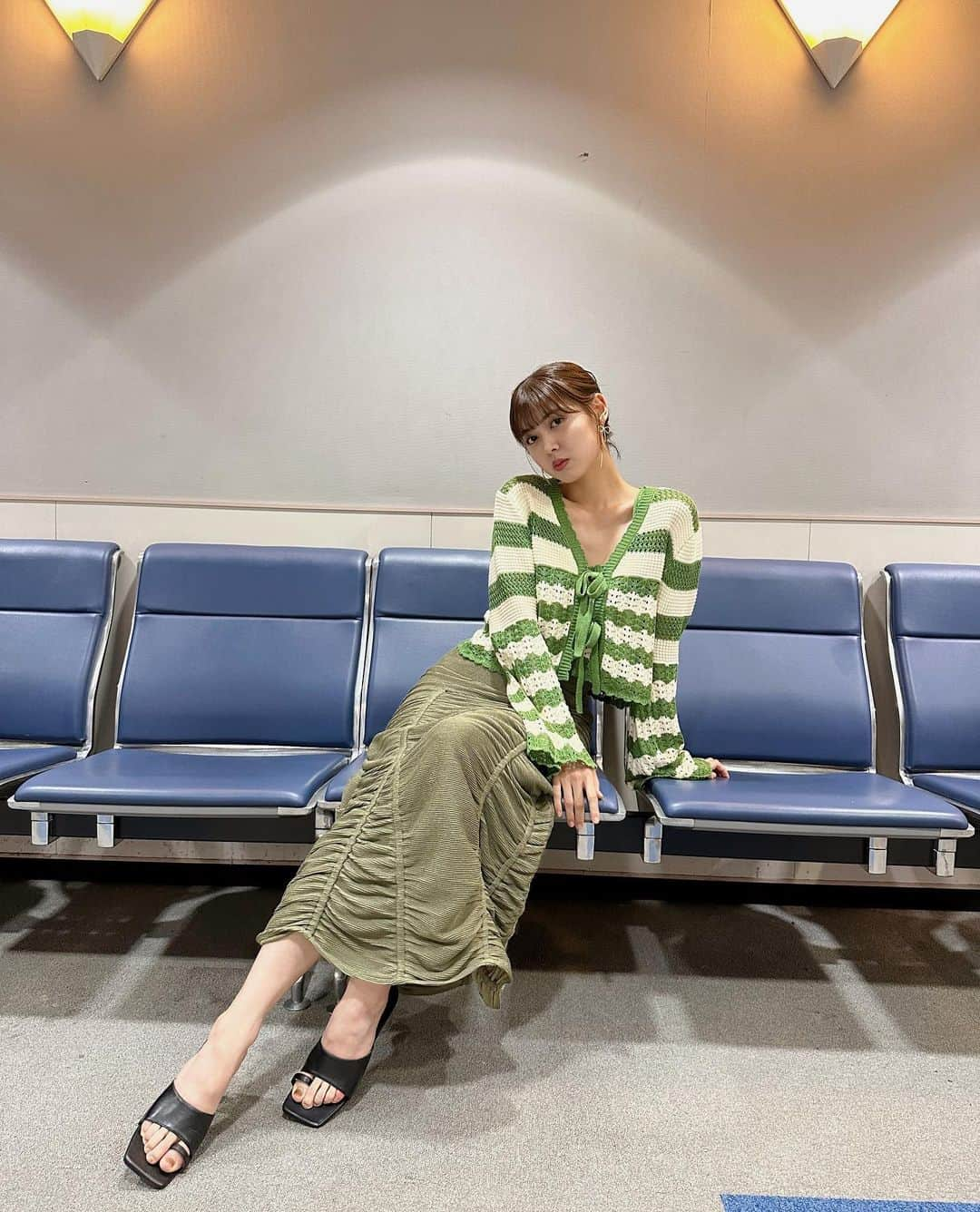 松元絵里花のインスタグラム：「* スタジオ衣装 tops @_ciaopanic_  skirt @shaggie_official  shoes @reedit_official @the.pr_  pierce @pani_pani222  #王様のブランチ #code#ootd#fashion  #오오티디#아웃핏#스타일링#패션 #데일리코디#데일릴룩」