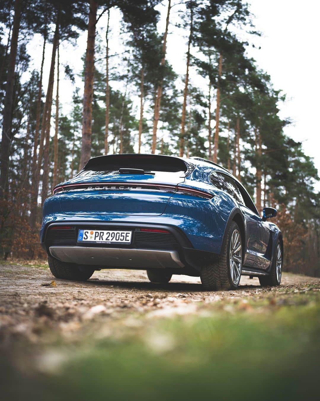 Porscheさんのインスタグラム写真 - (PorscheInstagram)「As a meeting point between extreme innovation and classic Porsche aesthetics, the Taycan is perfectly suited to the vibrant city of Berlin. From cruising through the urban areas to the woodland outskirts, the Taycan is ready for your next adventure.  __ Taycan 4S: Electrical consumption combined in kWh/100 km:  24,1 - 19,8 (WLTP); Range combined in km:  370 - 510 (WLTP), Range City in km:  454 - 609 (WLTP); CO2 emissions combined in g/km: 0 (WLTP) I https://porsche.click/DAT-Leitfaden I Status: 07/2023」7月22日 19時19分 - porsche
