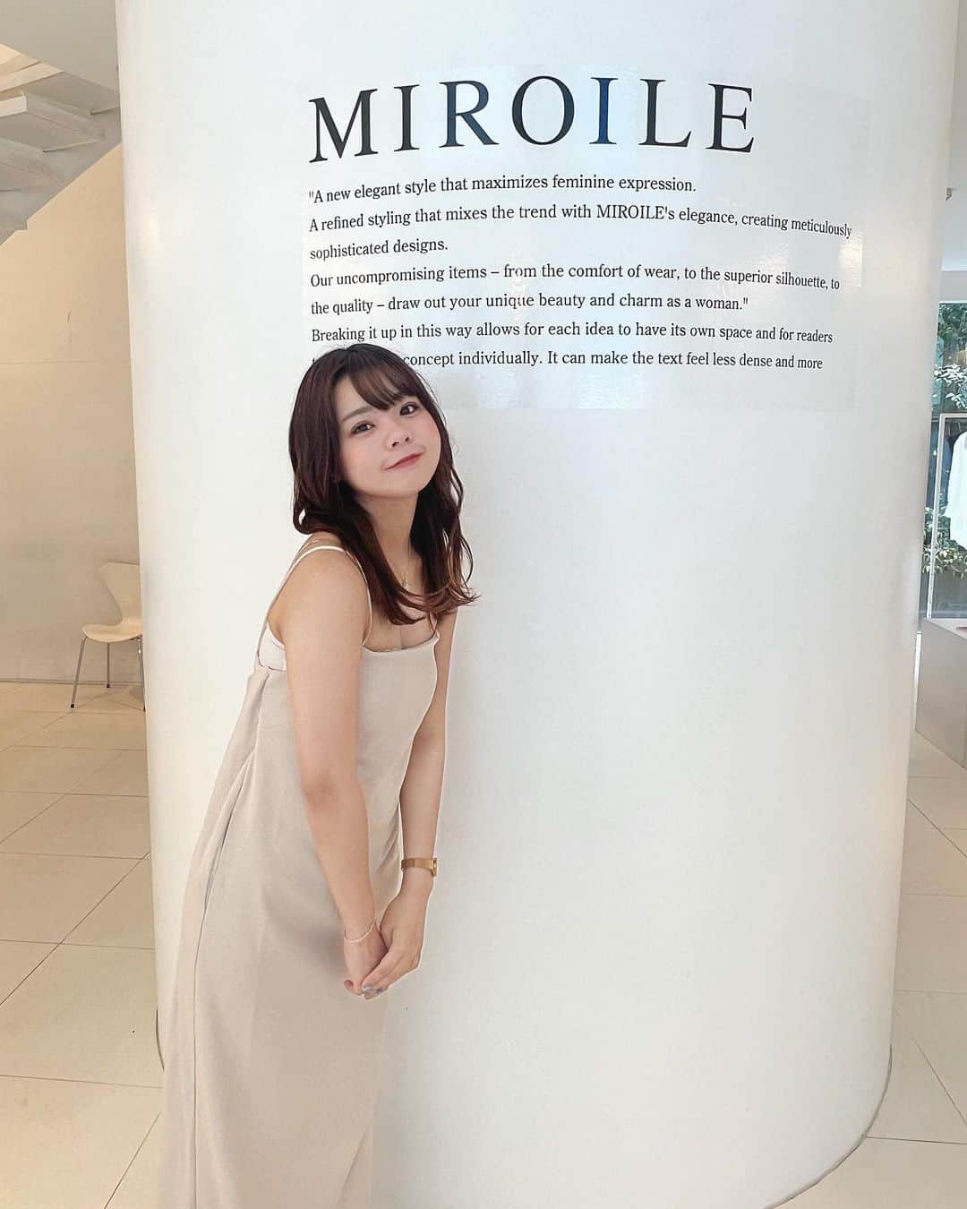 宮里莉羅のインスタグラム：「@miroile の展示会に行ってきましたヾ^_^ シンプルキレイかわいいお洋服沢山あった！！ ワンピースGETしたぜい( ֊ ̫ ֊)🩵  #MIROILE#展示会#ワンピースコーデ#キャミワンピ#白ワンピ #02년생 #follow#followme#f4f#likeforlike#follow4follow#fyp#instagood#japanesegirl#instalike#selfie#ootd」